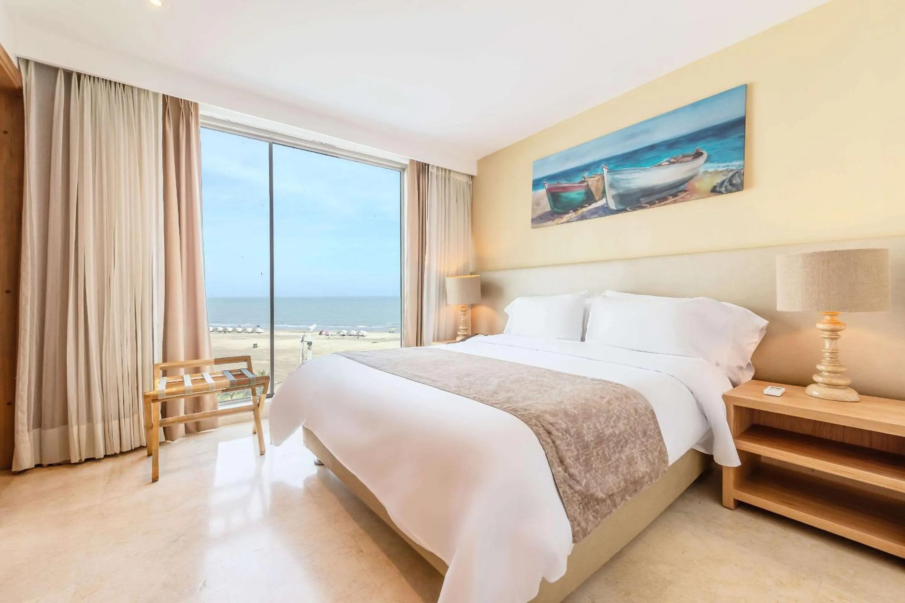 Bedroom, Bed in Radisson Cartagena Ocean Pavillion Hotel