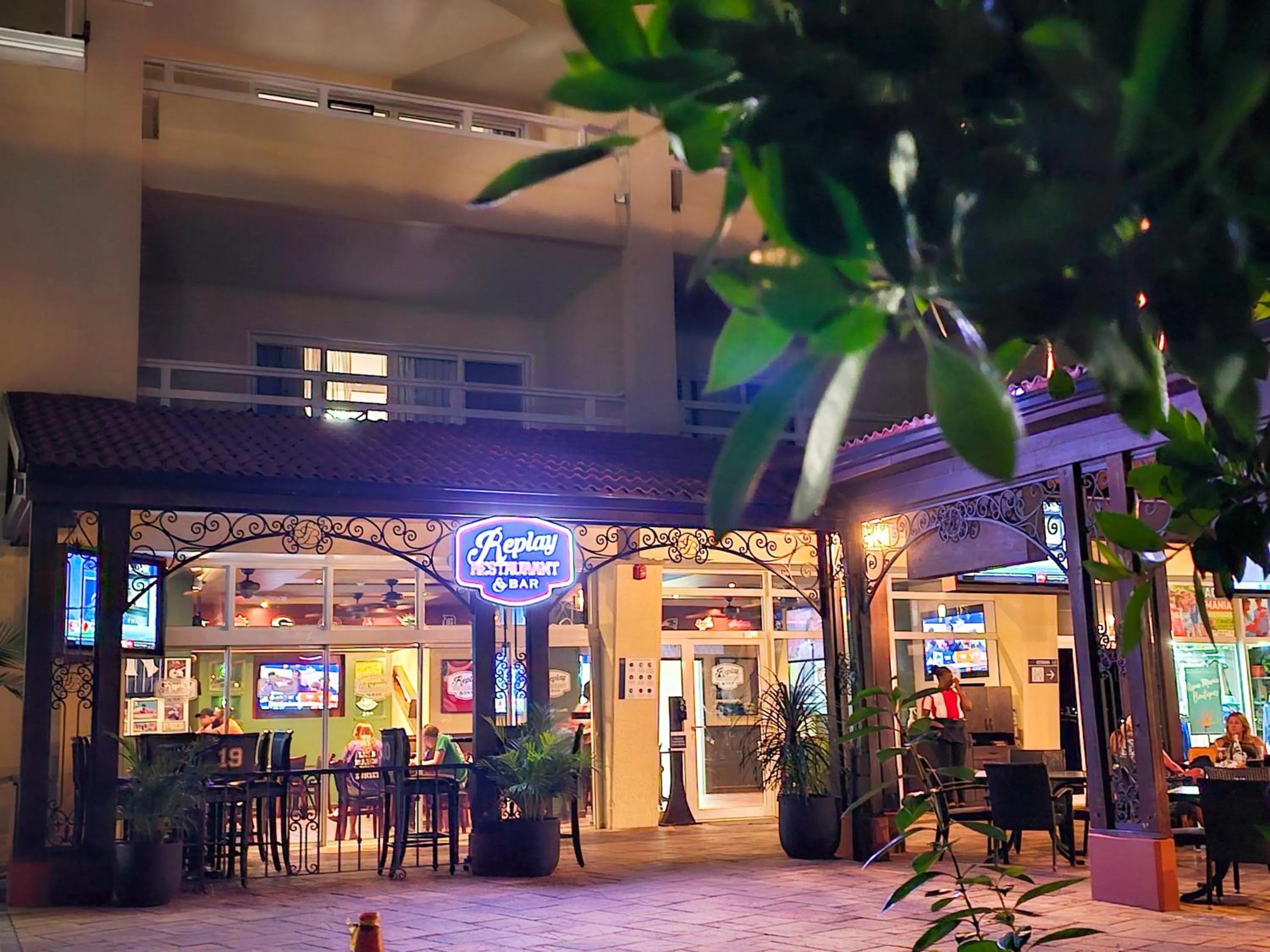 Restaurant/places to eat in Simpson Bay Resort Marina & Spa