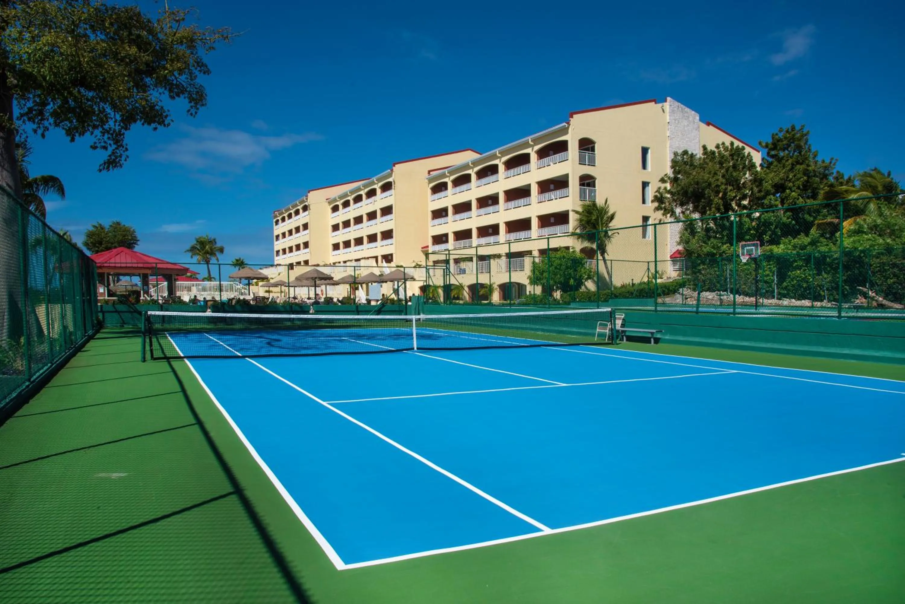 Tennis court in Simpson Bay Resort Marina & Spa