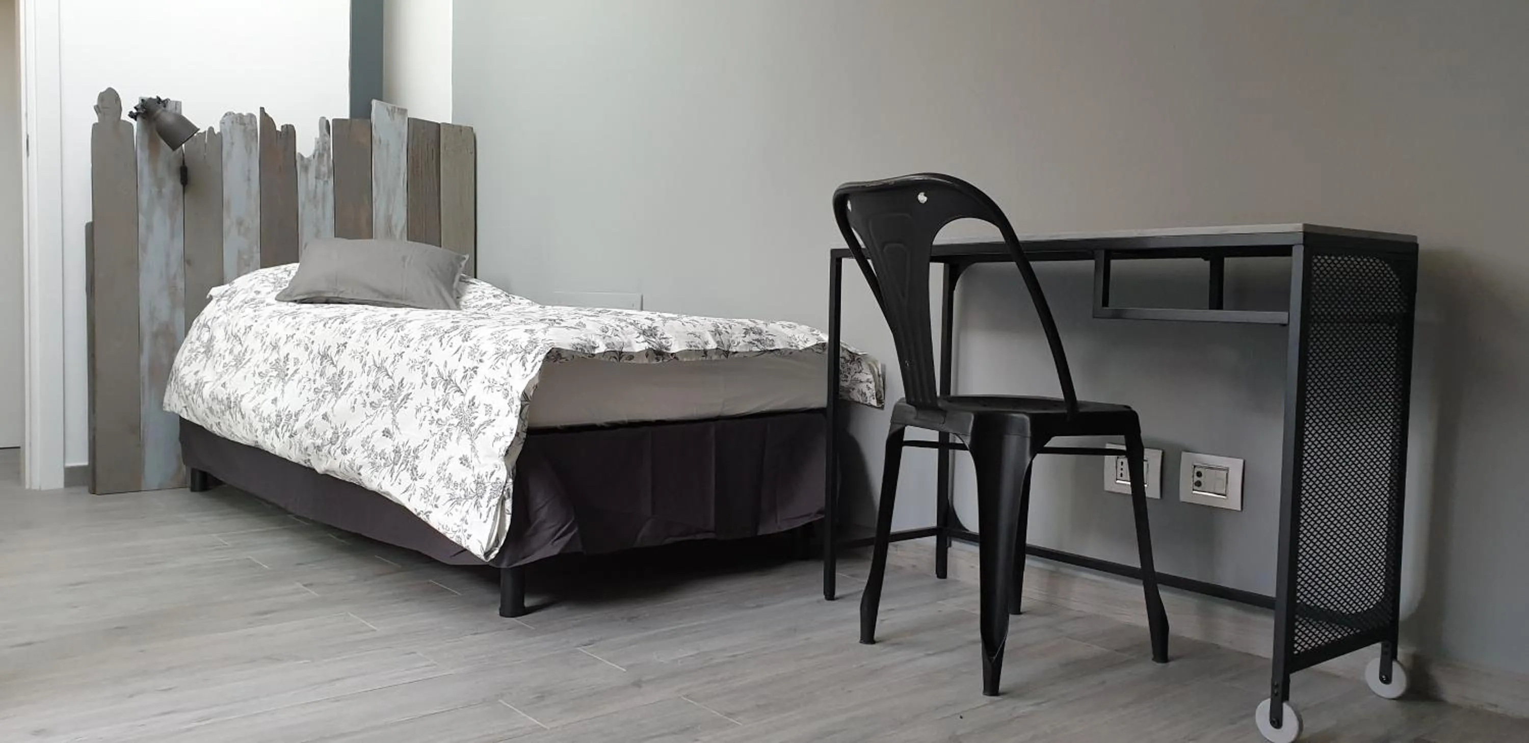 Photo of the whole room, Bed in 150 LatoMare