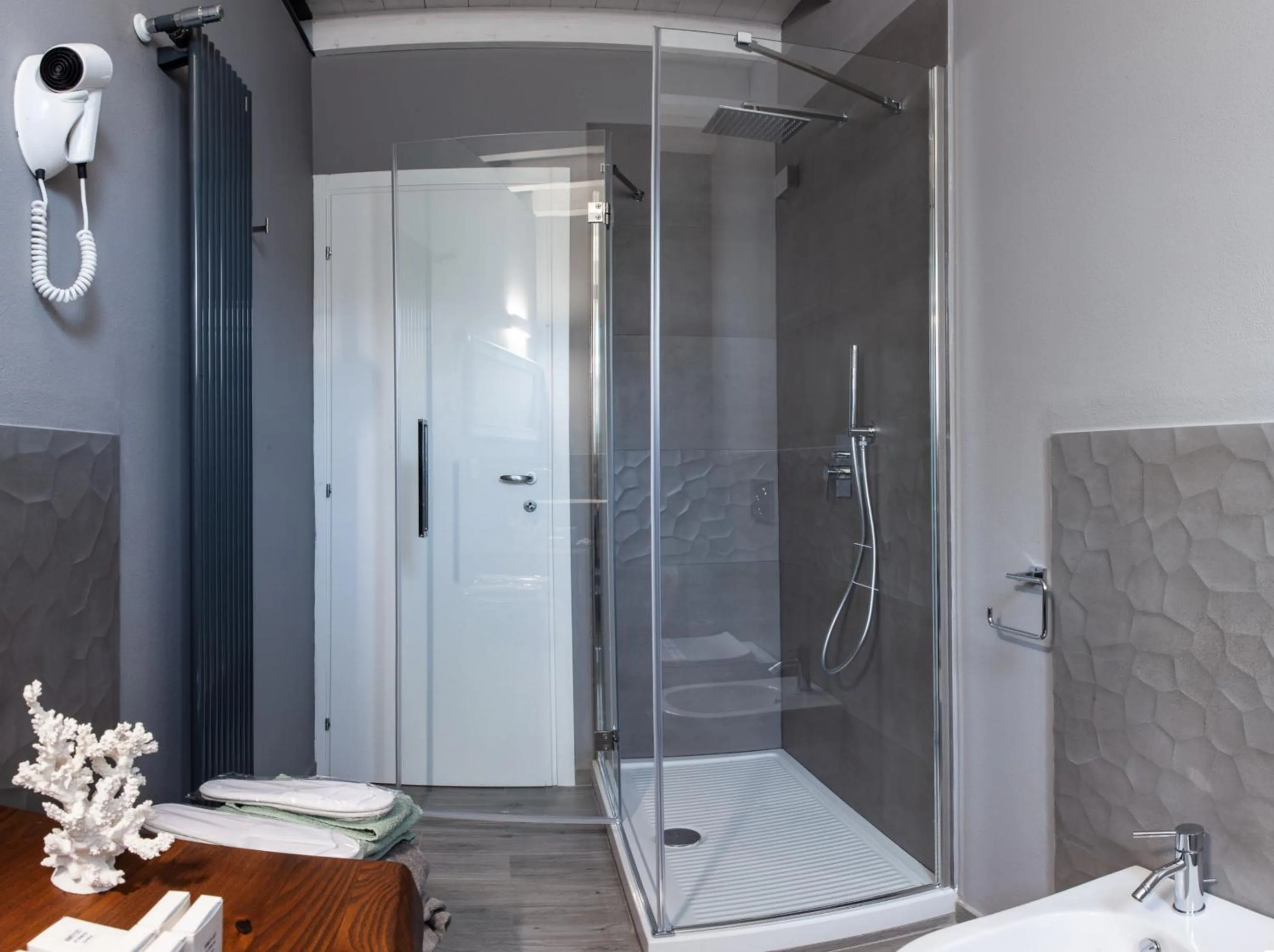 Shower in 150 LatoMare