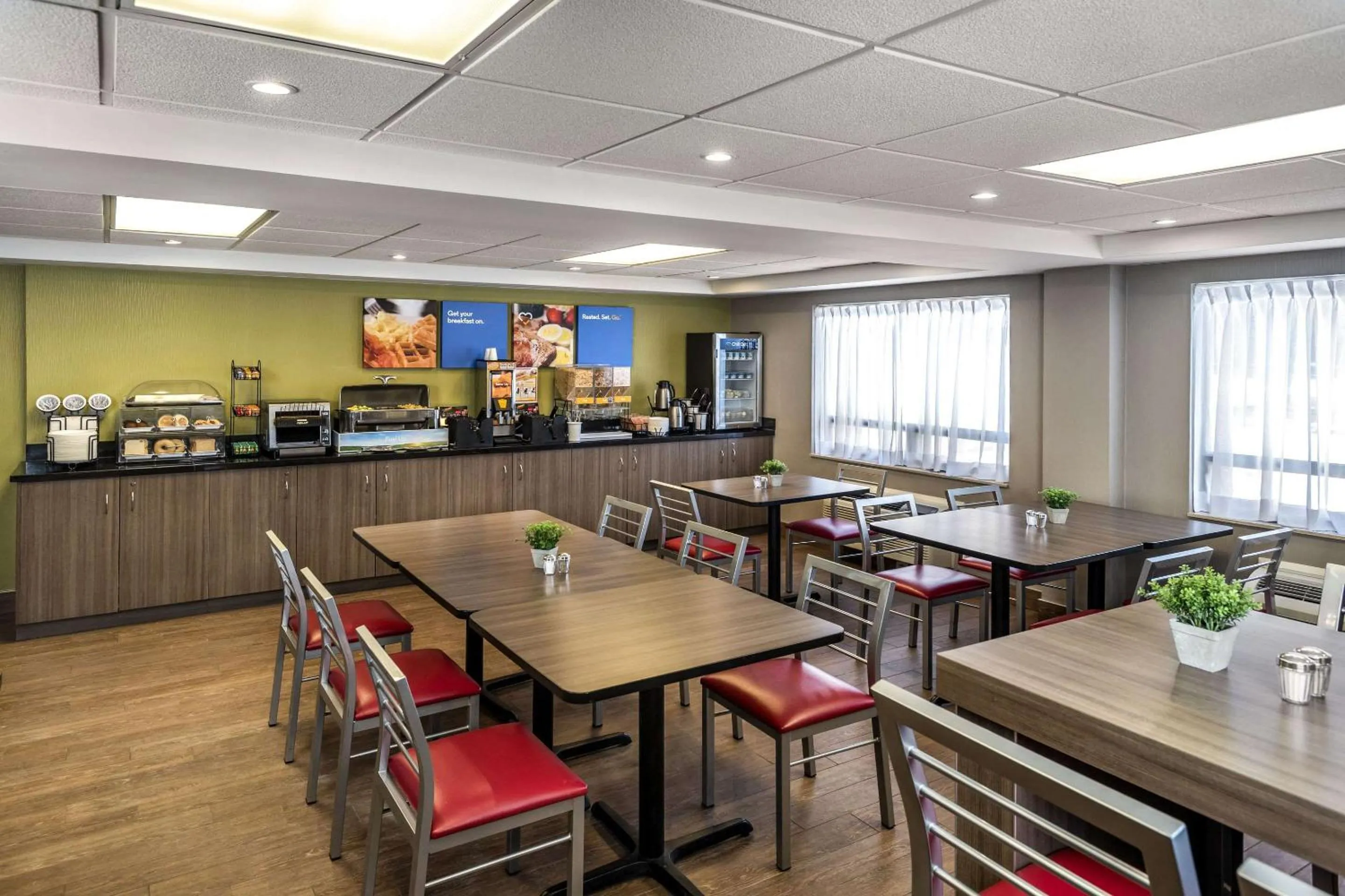Restaurant/places to eat in Comfort Inn