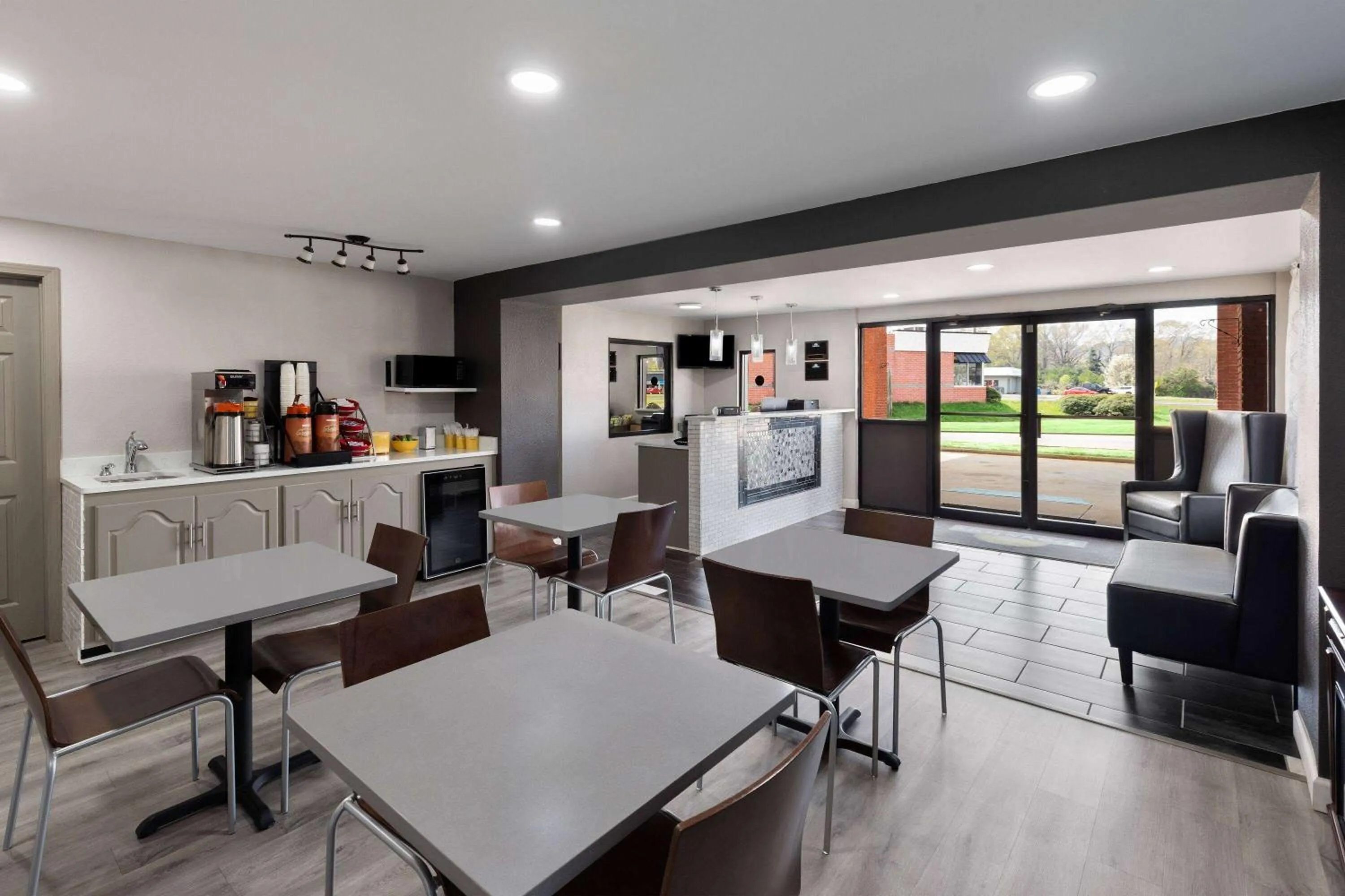 Breakfast in Days Inn by Wyndham Childersburg