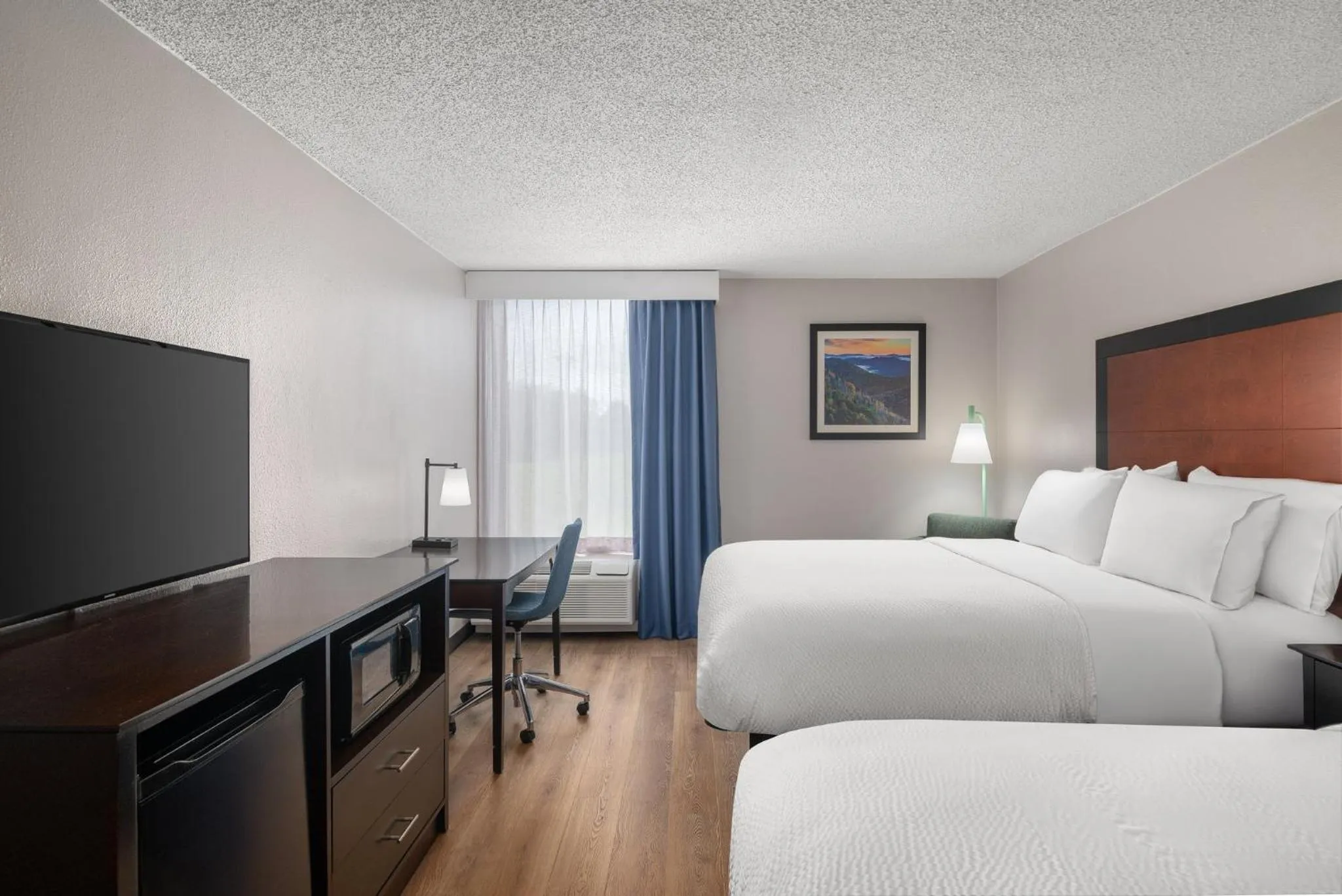 Photo of the whole room, Bed in Garner Hotel Wytheville East by IHG