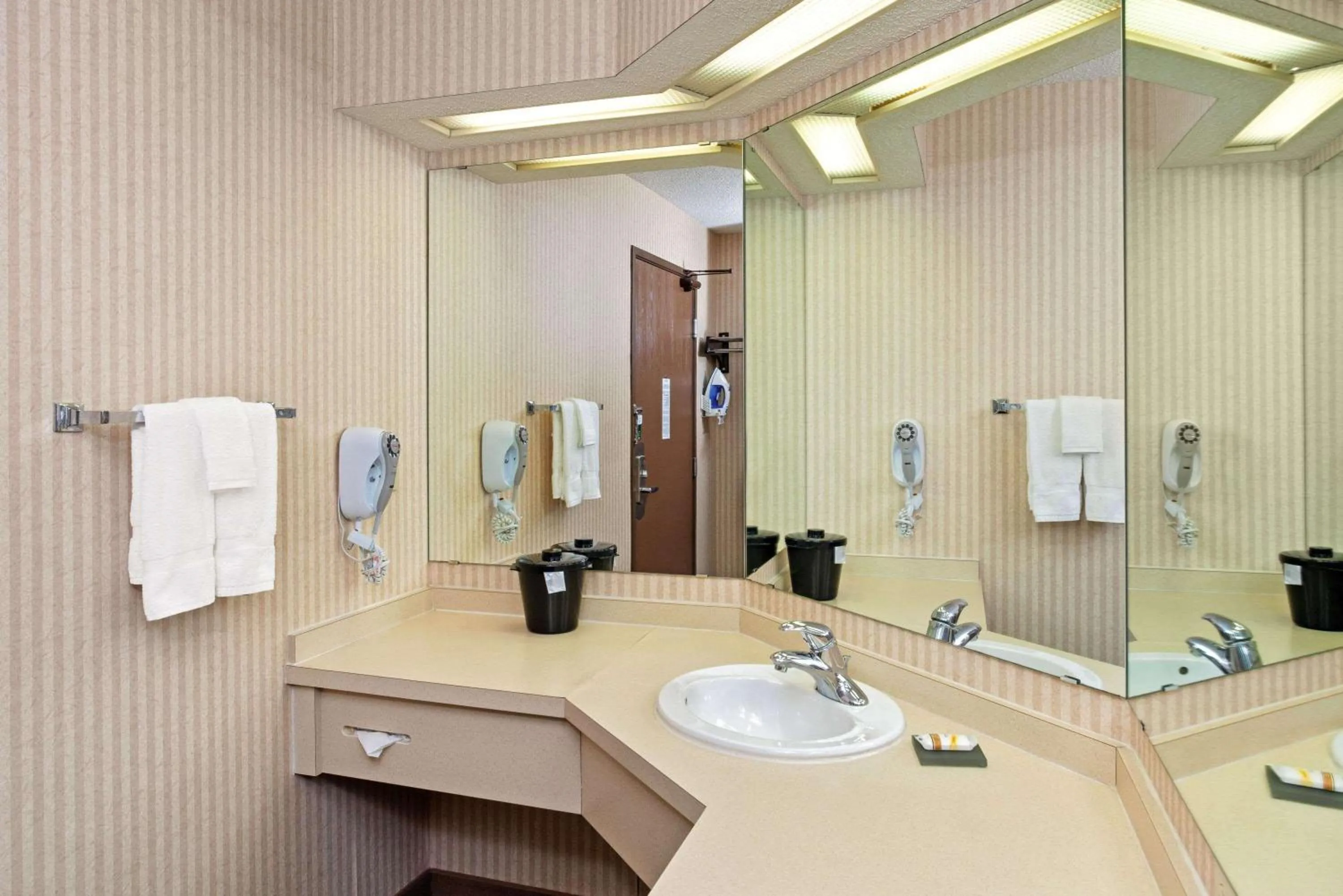 Bathroom in La Quinta by Wyndham Stevens Point