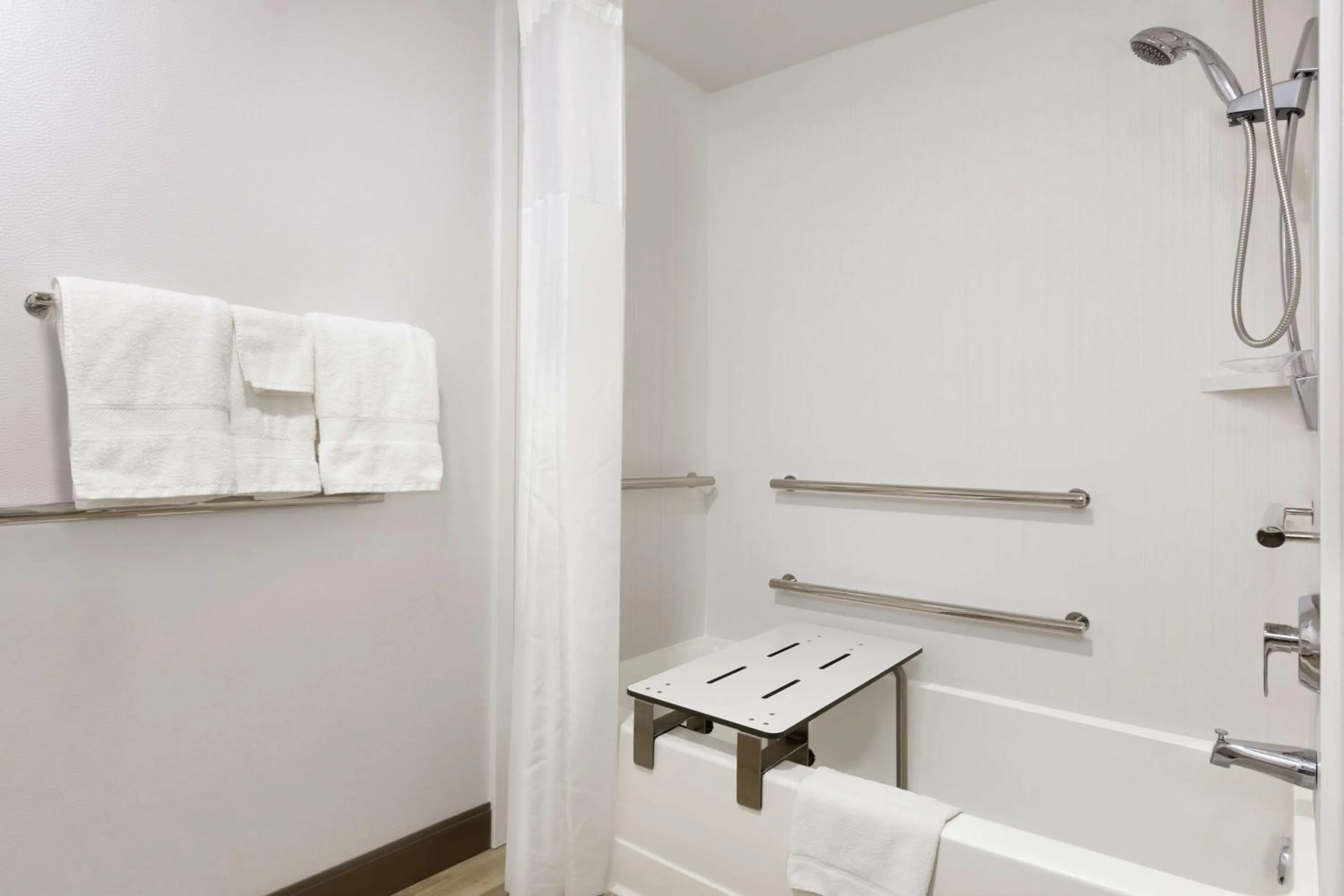 Bathroom in Hampton Inn Dover