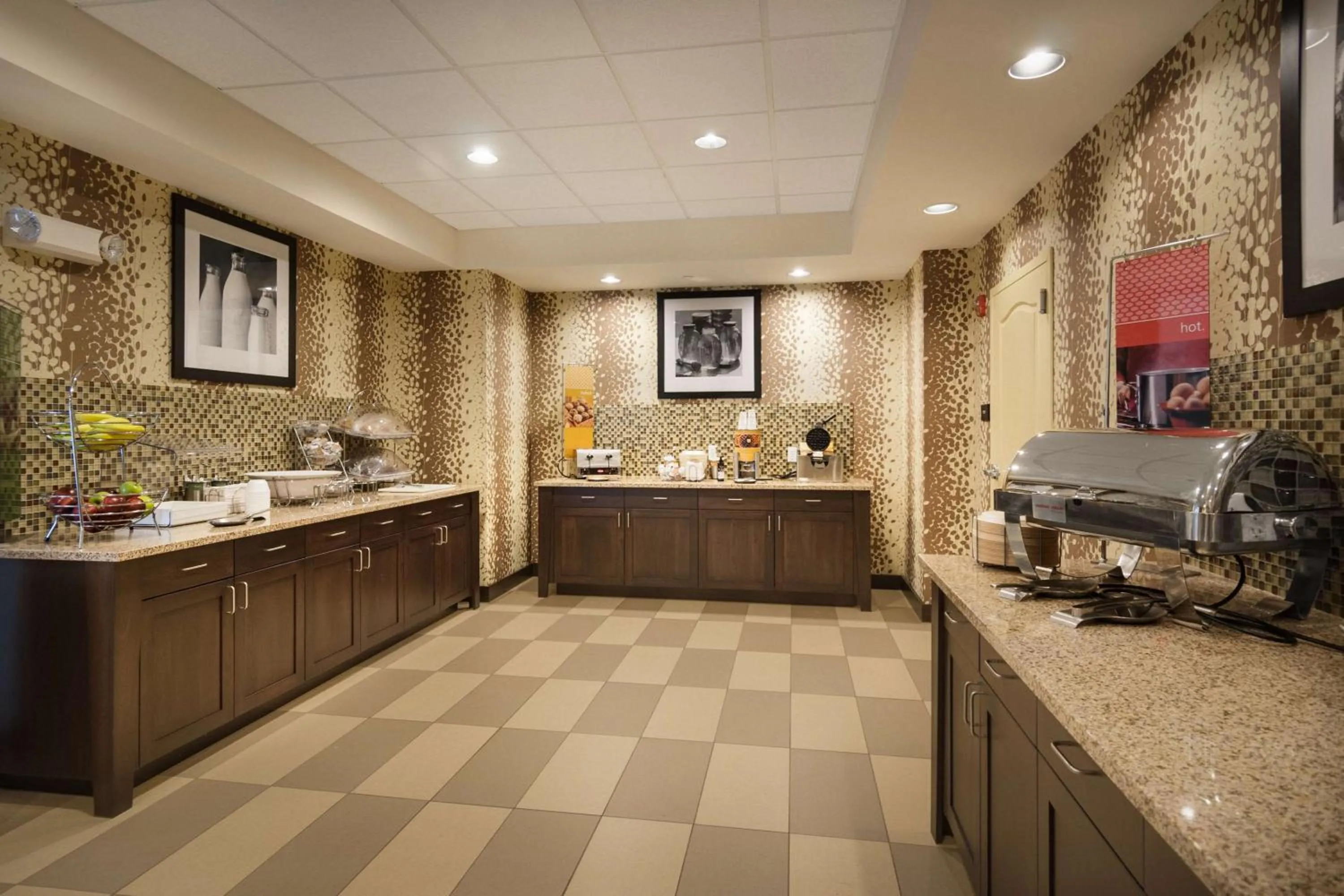 Dining area in Hampton Inn Dover