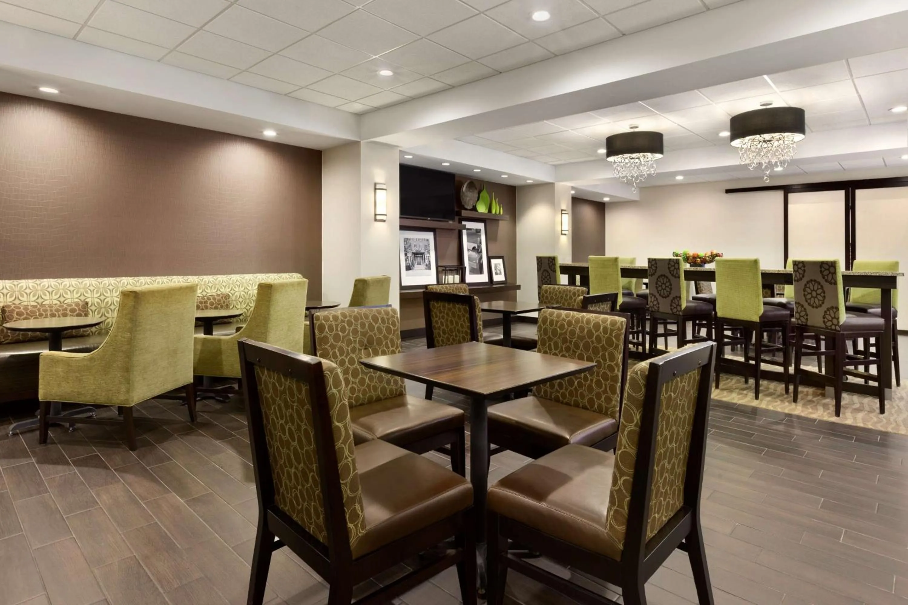 Restaurant/places to eat in Hampton Inn Dover