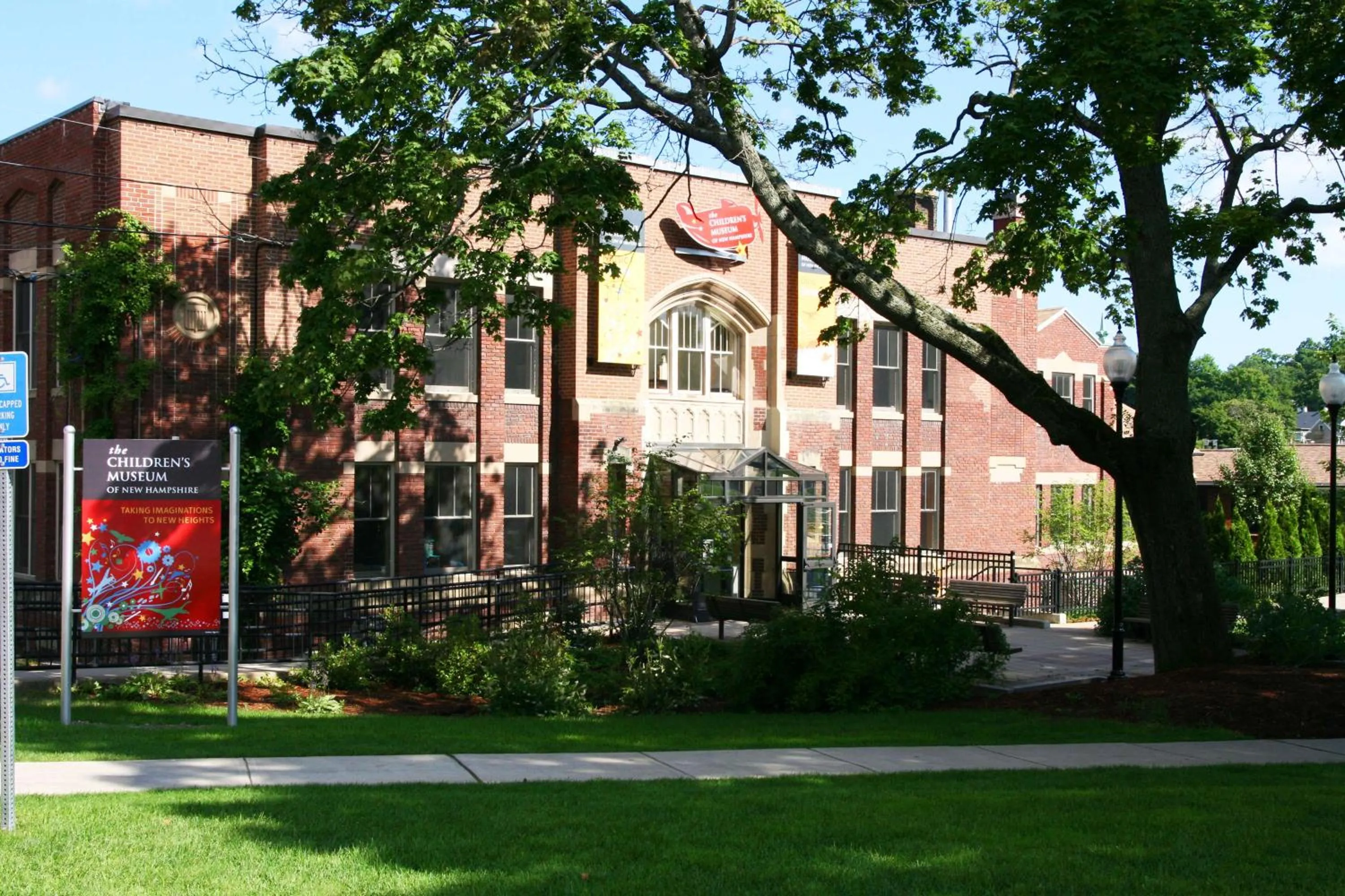 Property building in Hampton Inn Dover