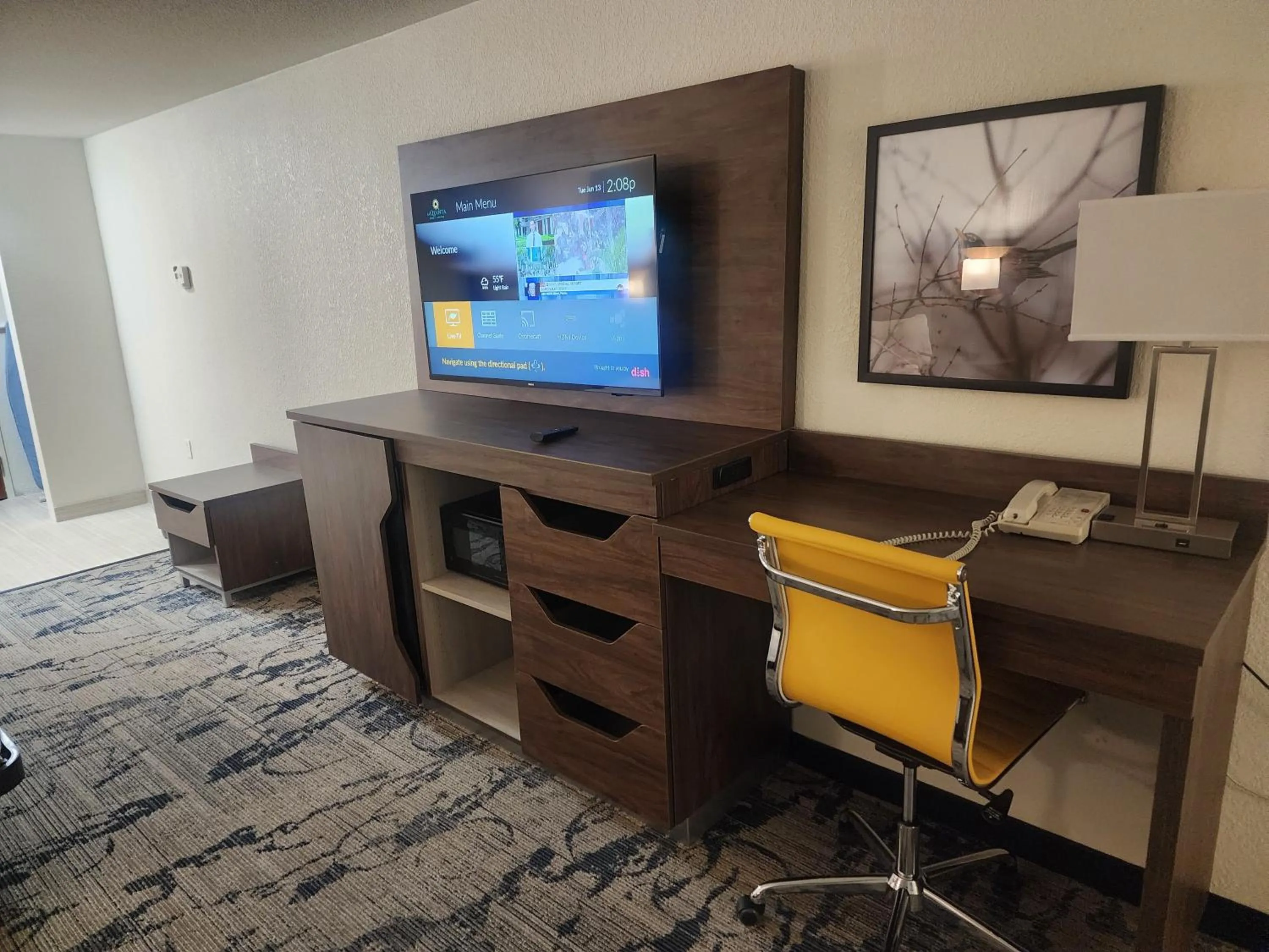 TV and multimedia in La Quinta by Wyndham Milwaukee SW New Berlin
