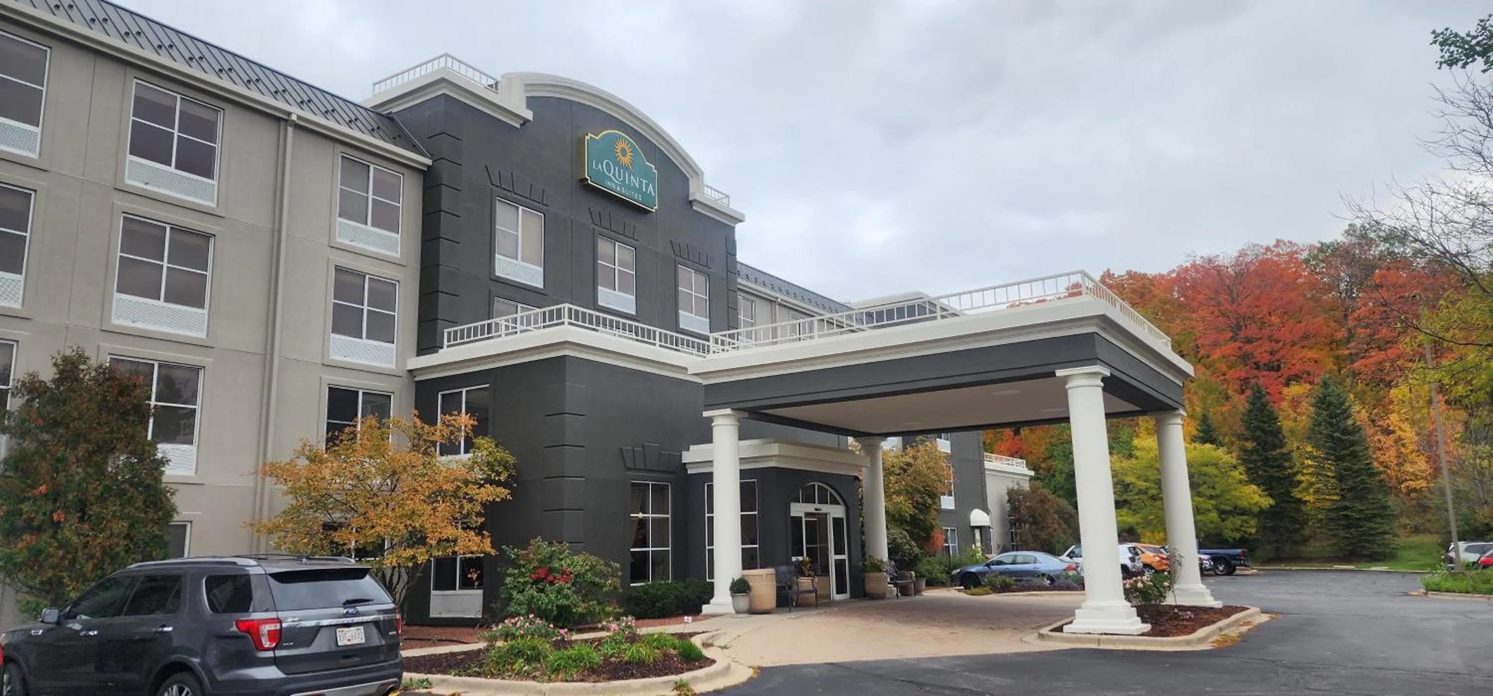 Property building in La Quinta by Wyndham Milwaukee SW New Berlin