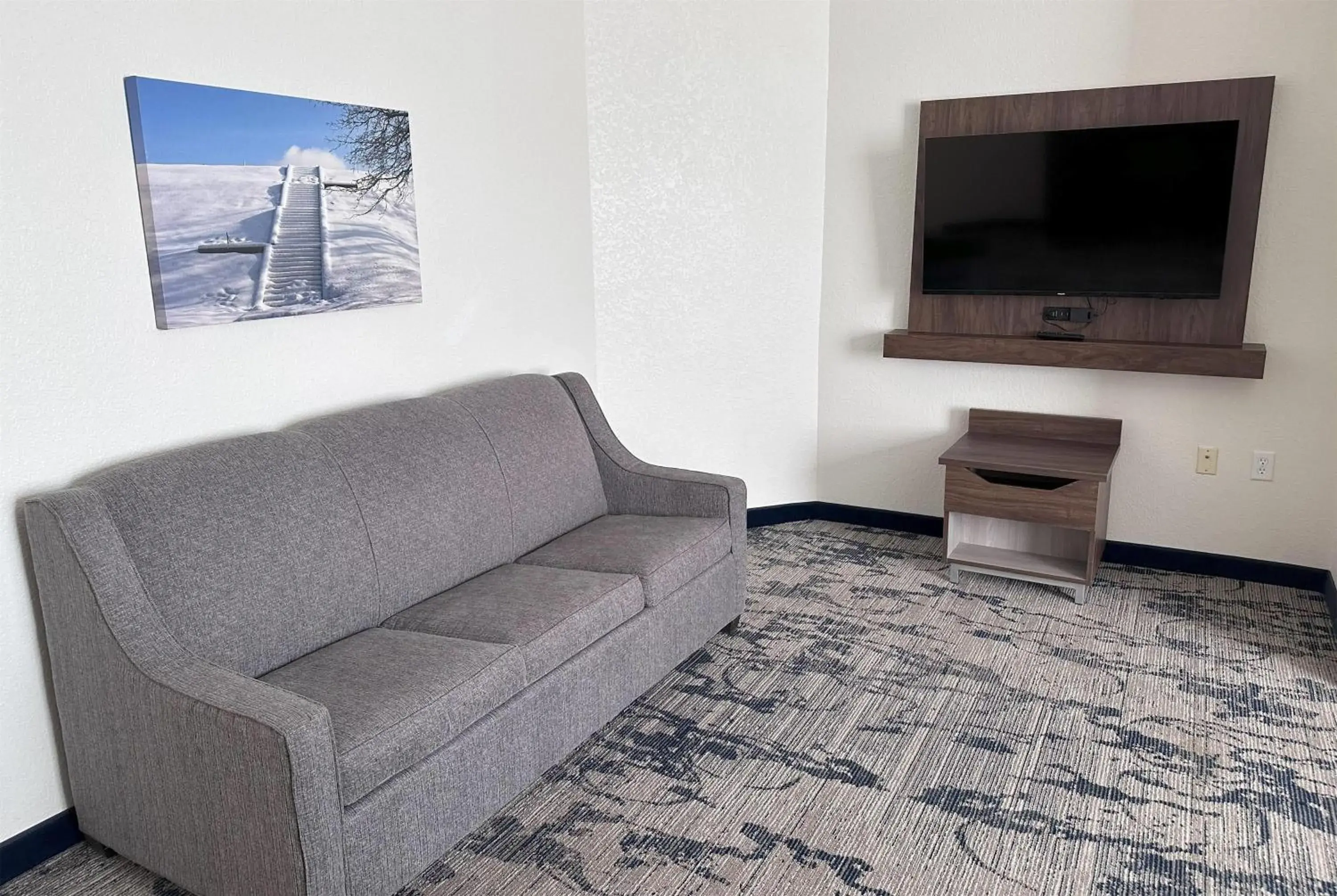 Photo of the whole room in La Quinta by Wyndham Milwaukee SW New Berlin Photo of the whole room in La Quinta by Wyndham Milwaukee SW New Berlin