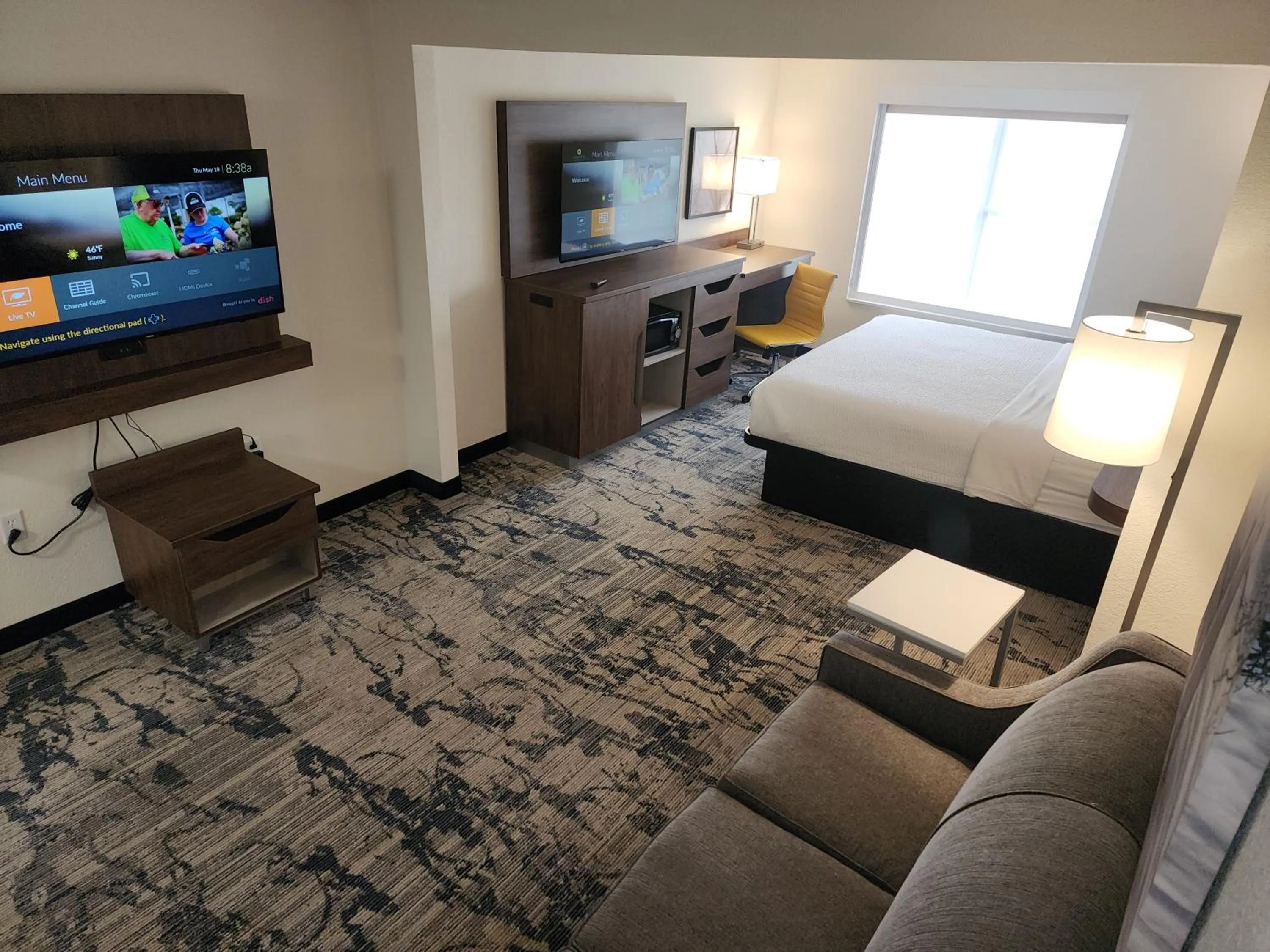 Photo of the whole room, Bed in La Quinta by Wyndham Milwaukee SW New Berlin