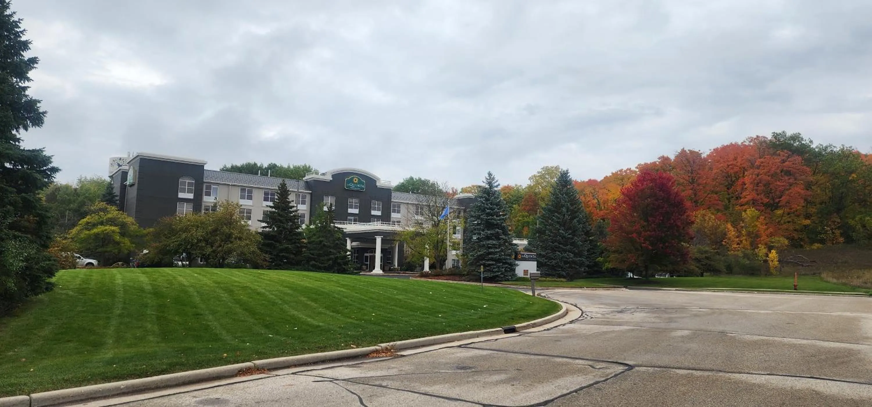 Property building in La Quinta by Wyndham Milwaukee SW New Berlin