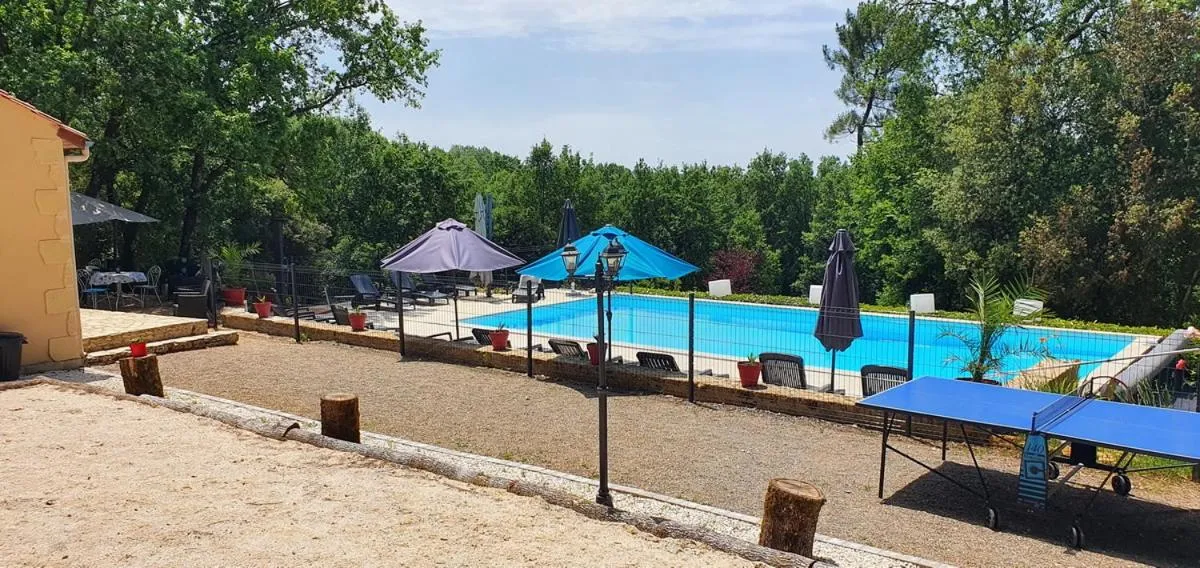 gîte le nieudegat chambre et table d'hôte piscine climatisation proche de Sarlat au coeur de la nature