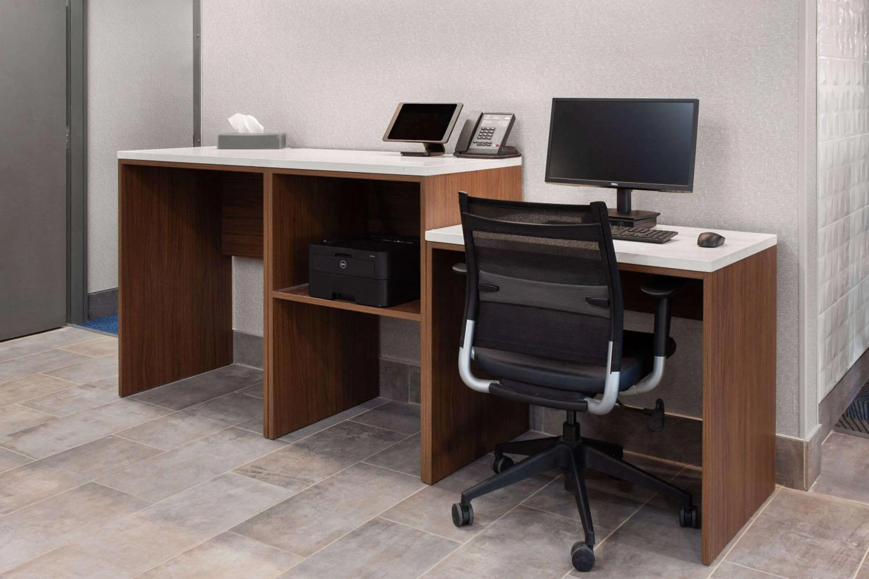 Business facilities in La Quinta Inn by Wyndham Wausau