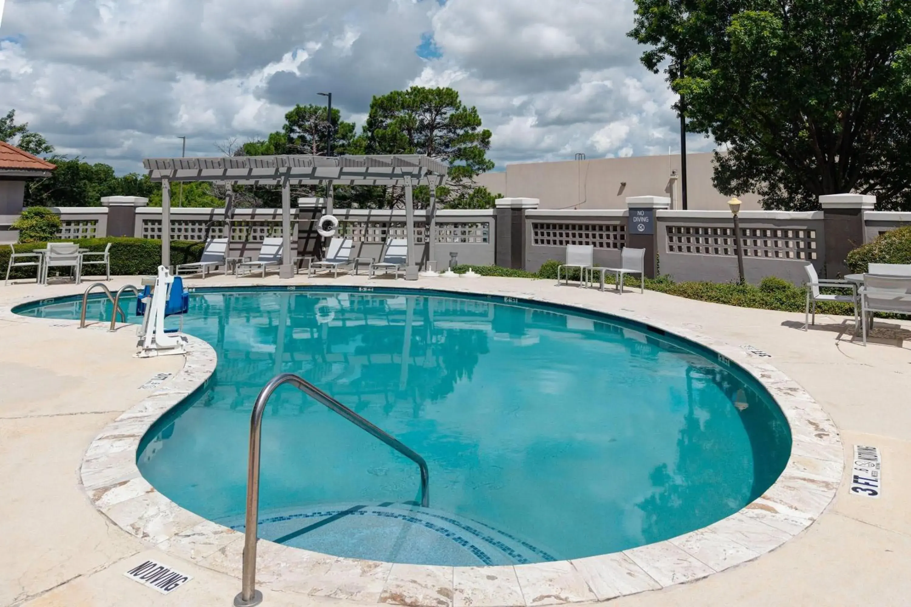 Swimming pool in La Quinta by Wyndham Sherman Swimming pool in La Quinta by Wyndham Sherman