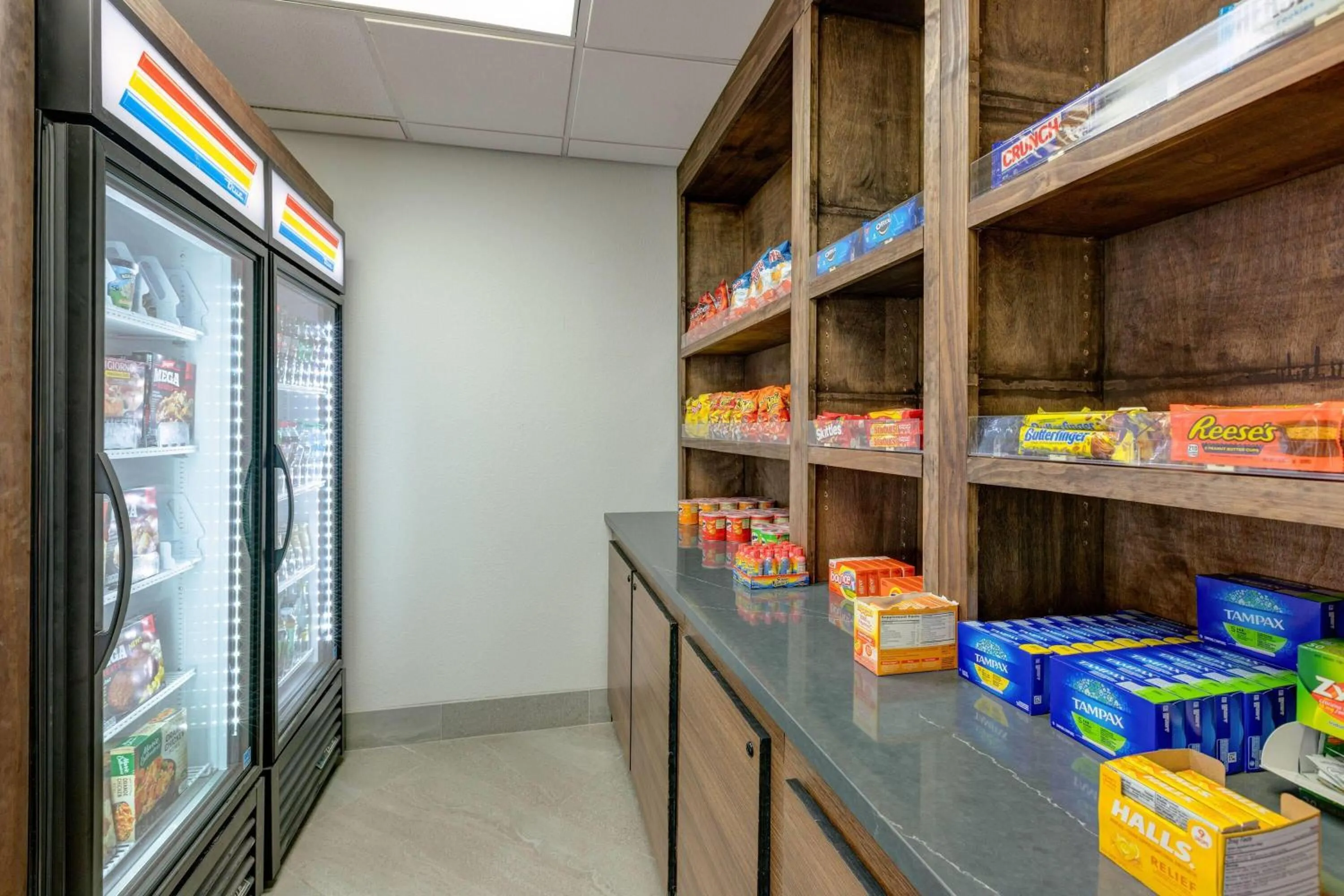 Food and drinks in La Quinta by Wyndham Sherman