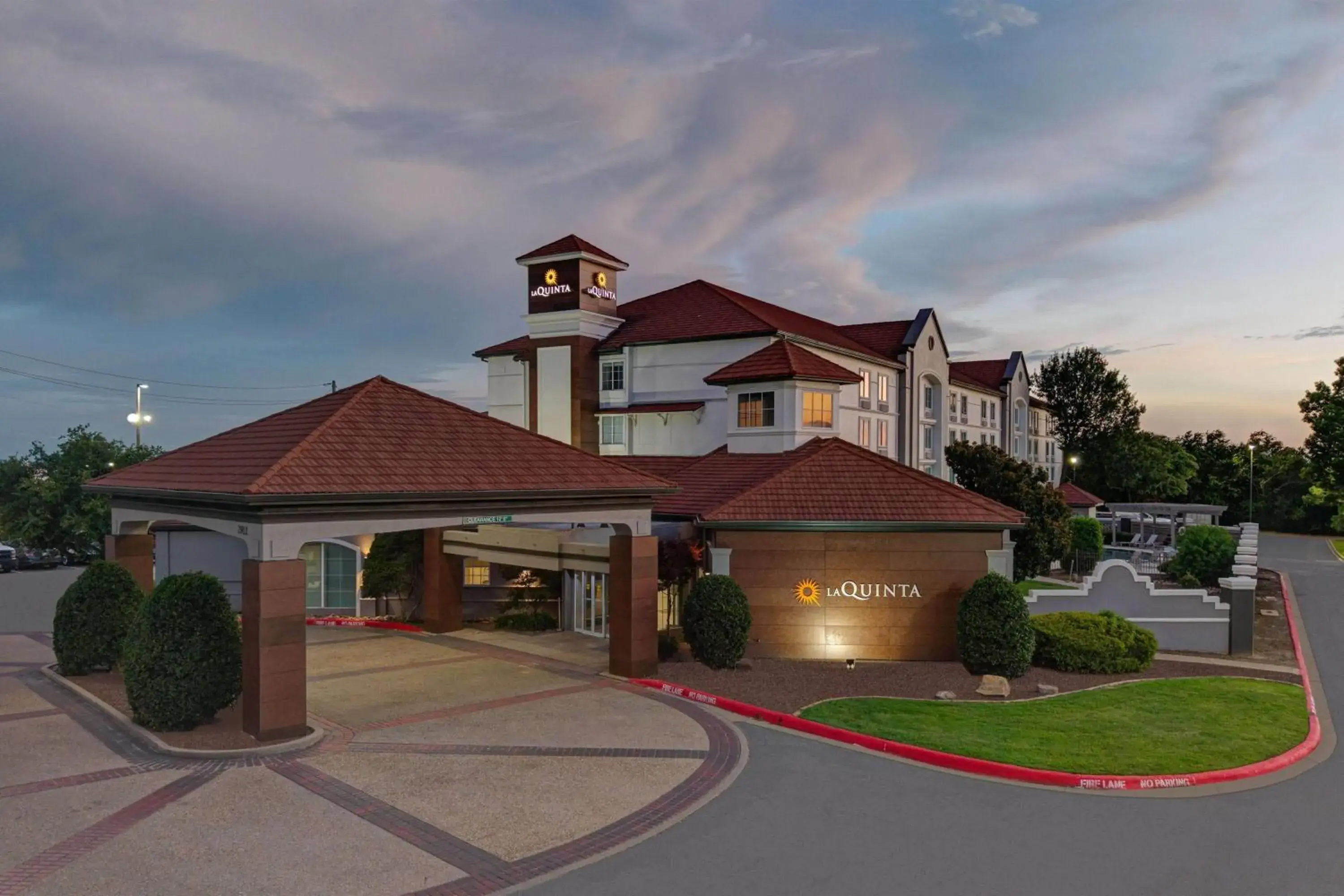 Property building in La Quinta by Wyndham Sherman Property building in La Quinta by Wyndham Sherman