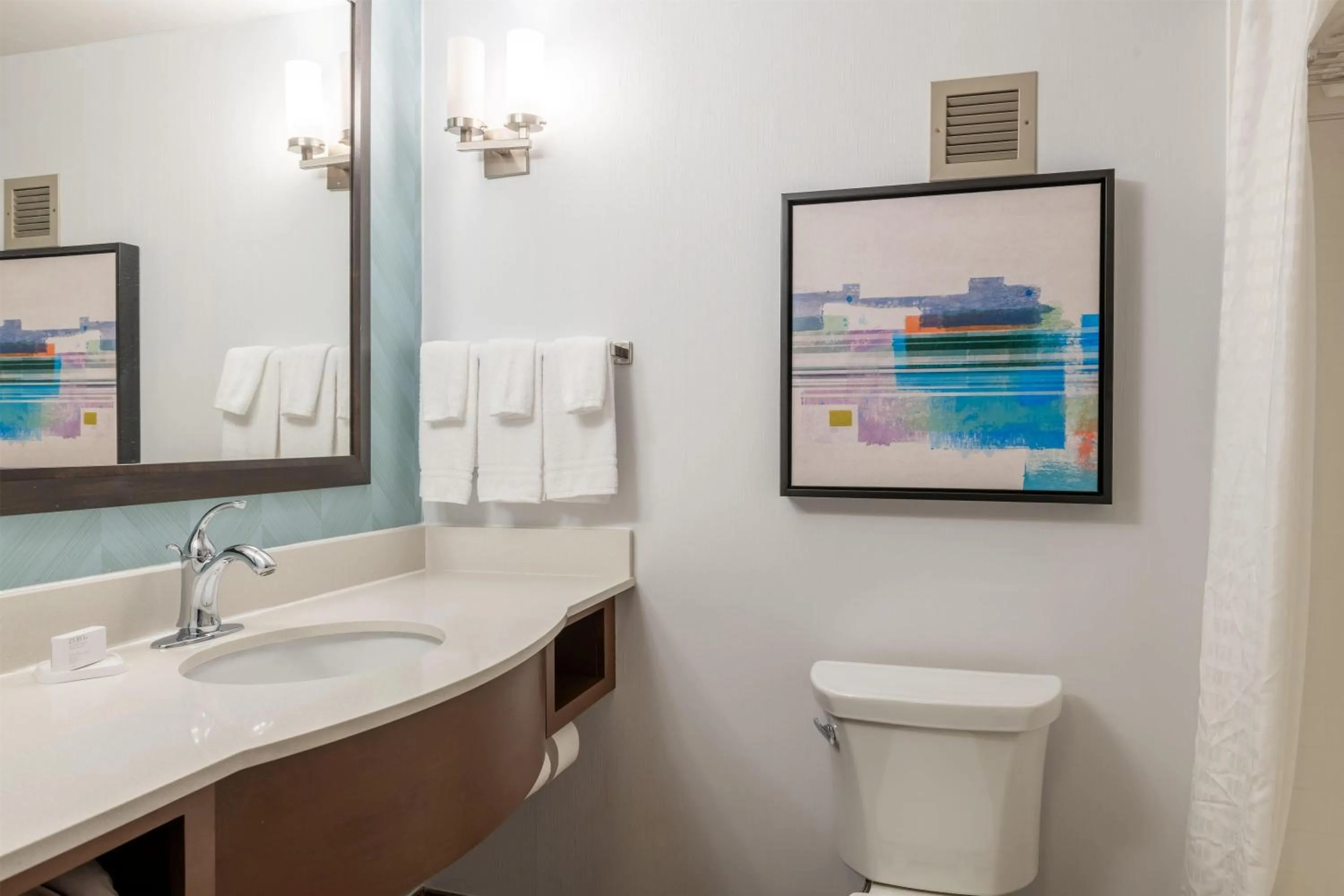 Bathroom in Hilton Garden Inn Portland Airport