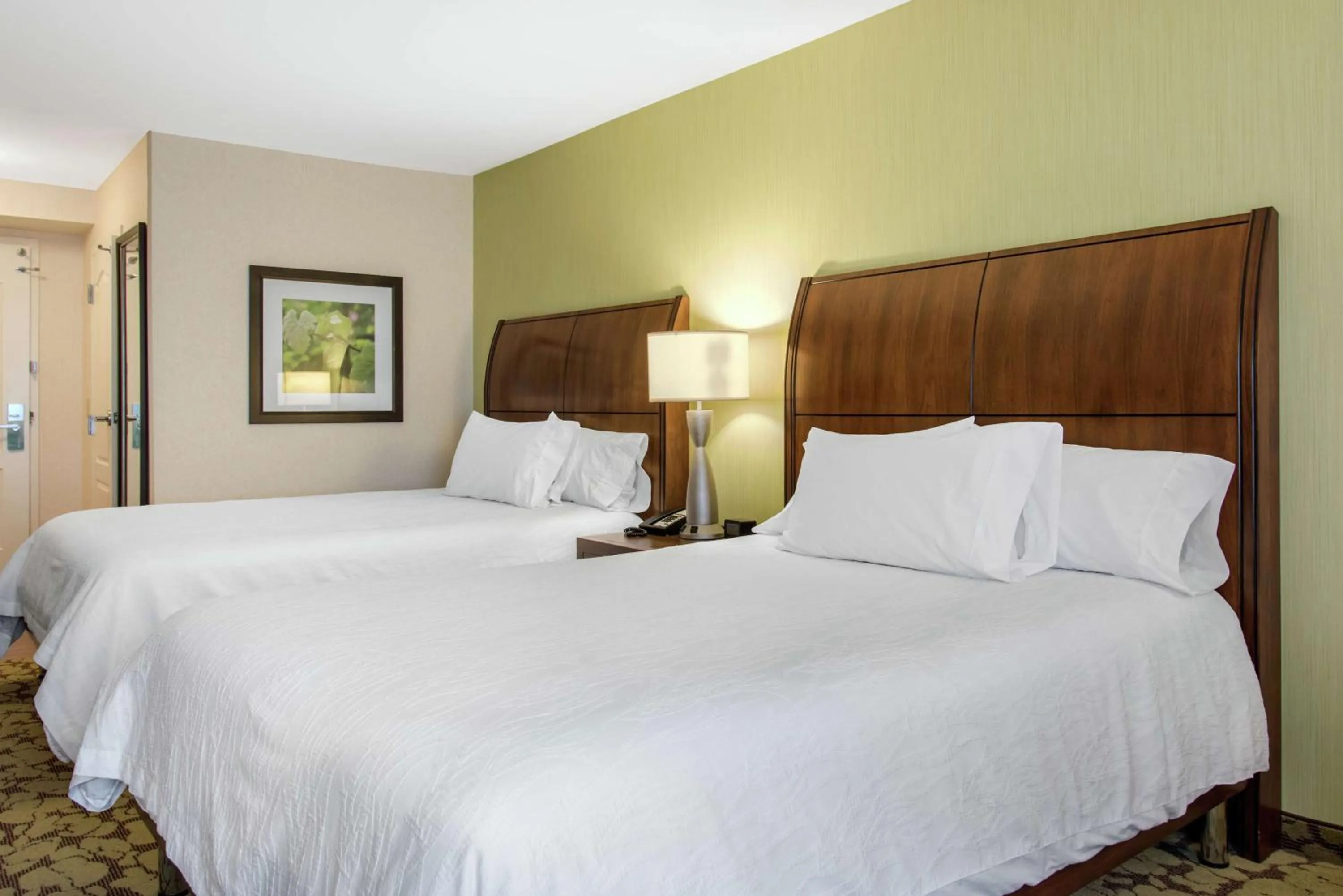 Bed in Hilton Garden Inn Portland Airport