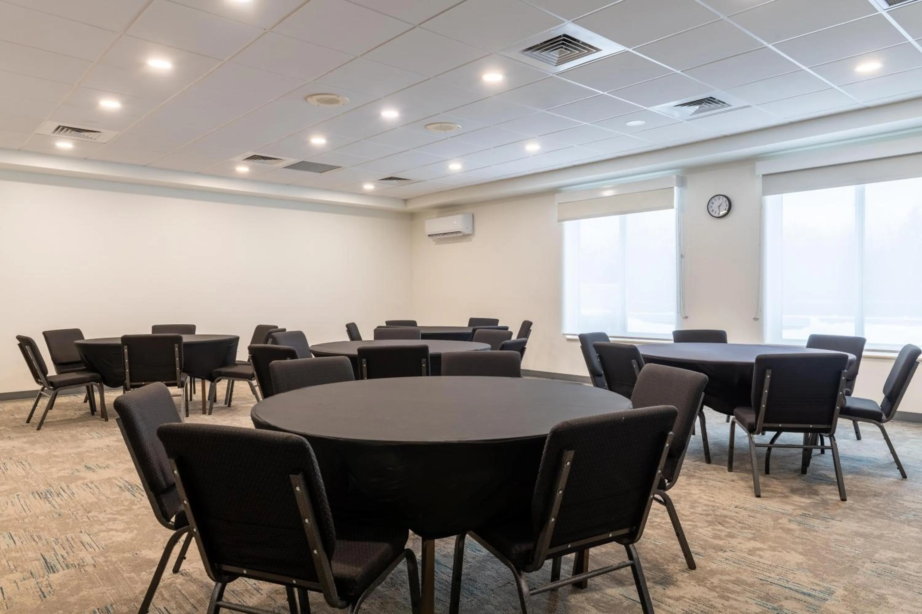 Meeting/conference room in Hilton Garden Inn Portland Airport