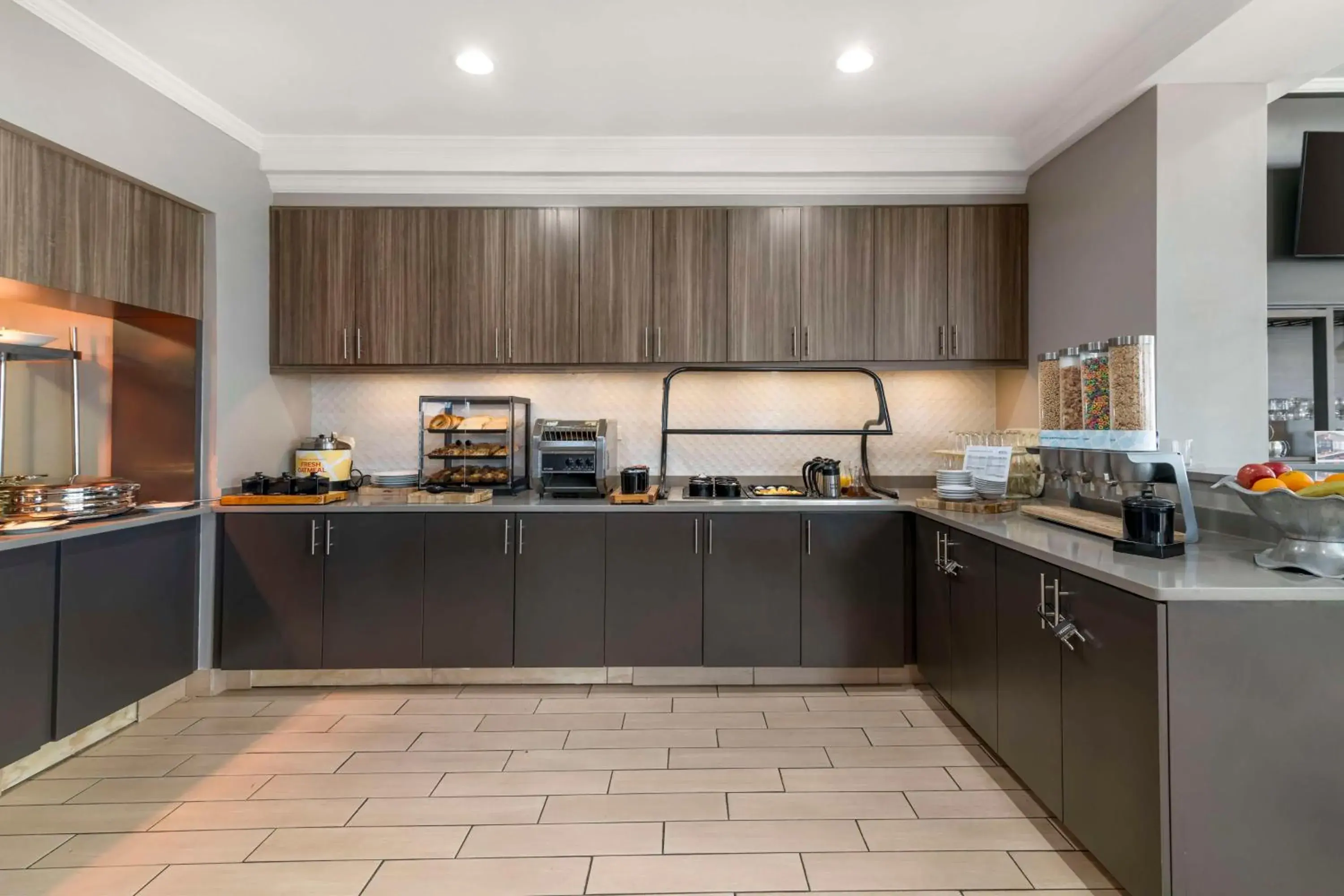 Breakfast in Hilton Garden Inn Portland Airport Breakfast in Hilton Garden Inn Portland Airport