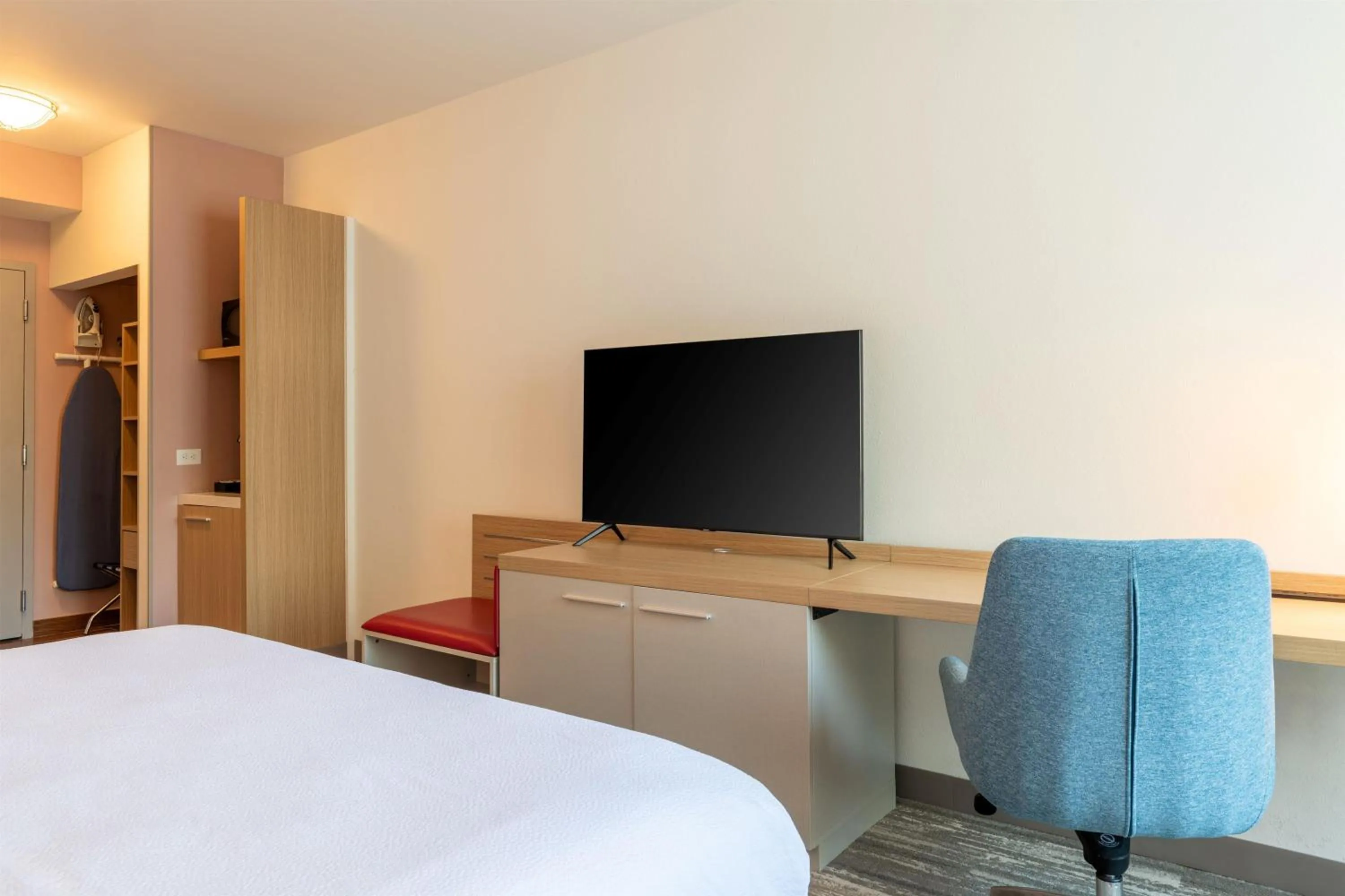 Bedroom, Bed in Hilton Garden Inn Portland Airport