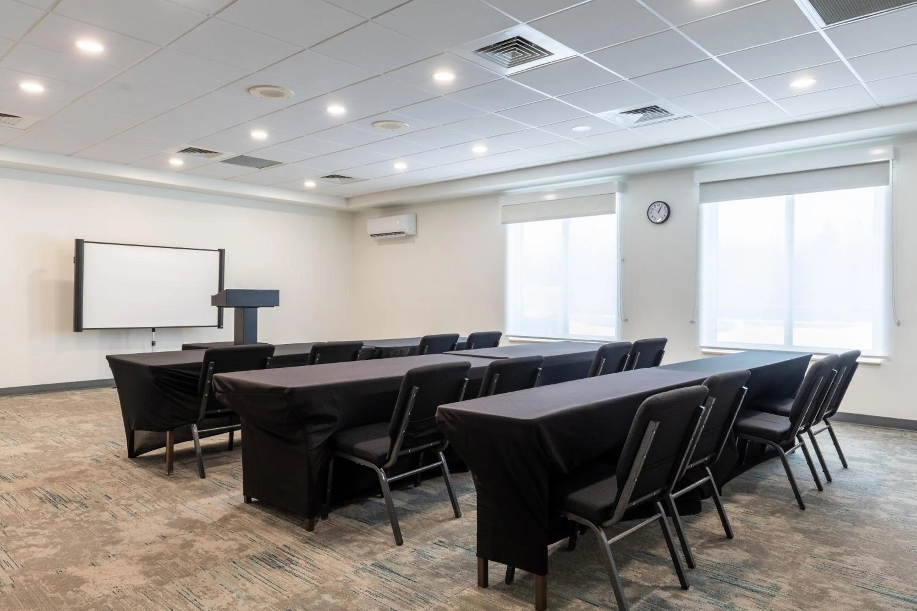 Meeting/conference room in Hilton Garden Inn Portland Airport
