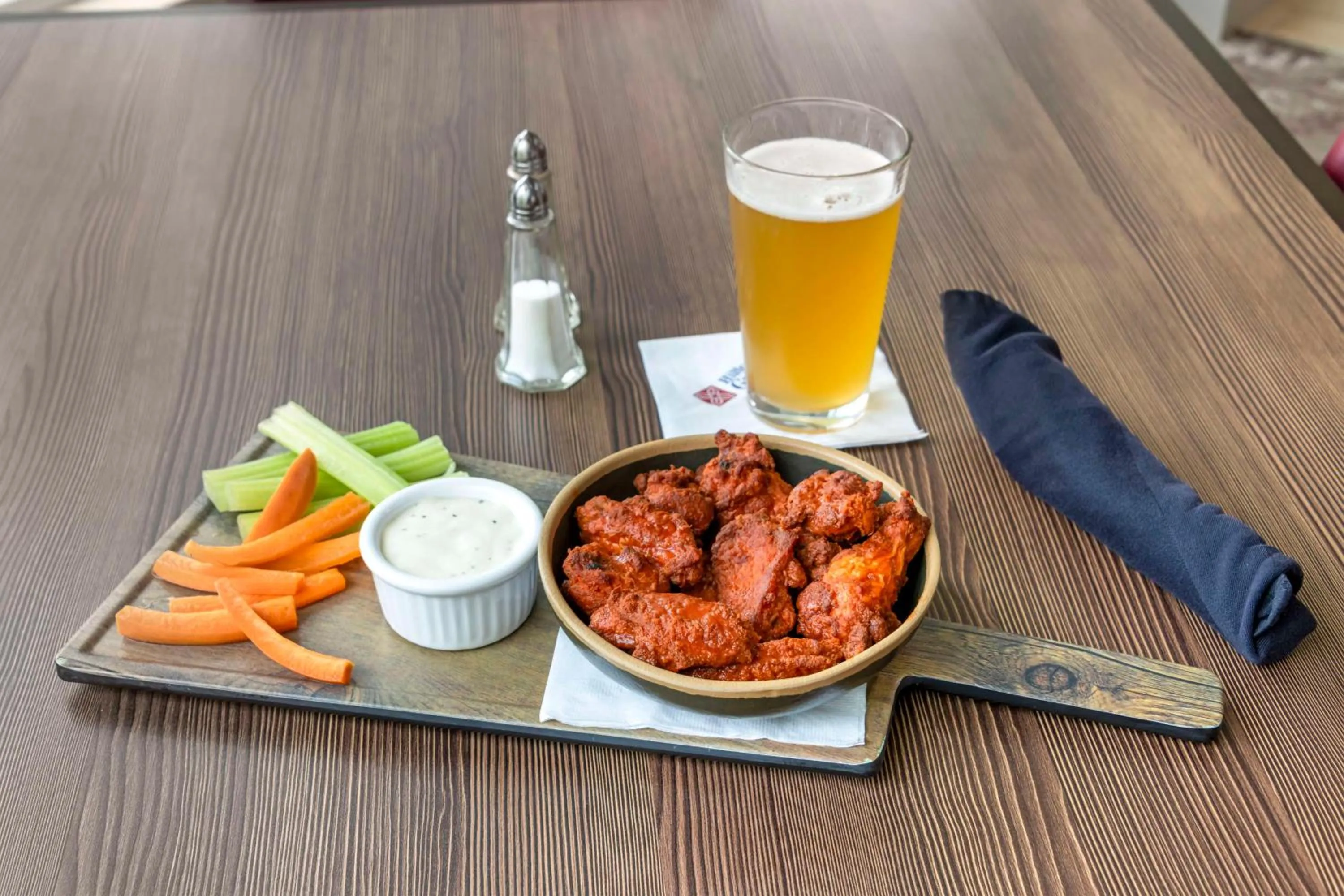 Dining area in Hilton Garden Inn Portland Airport
