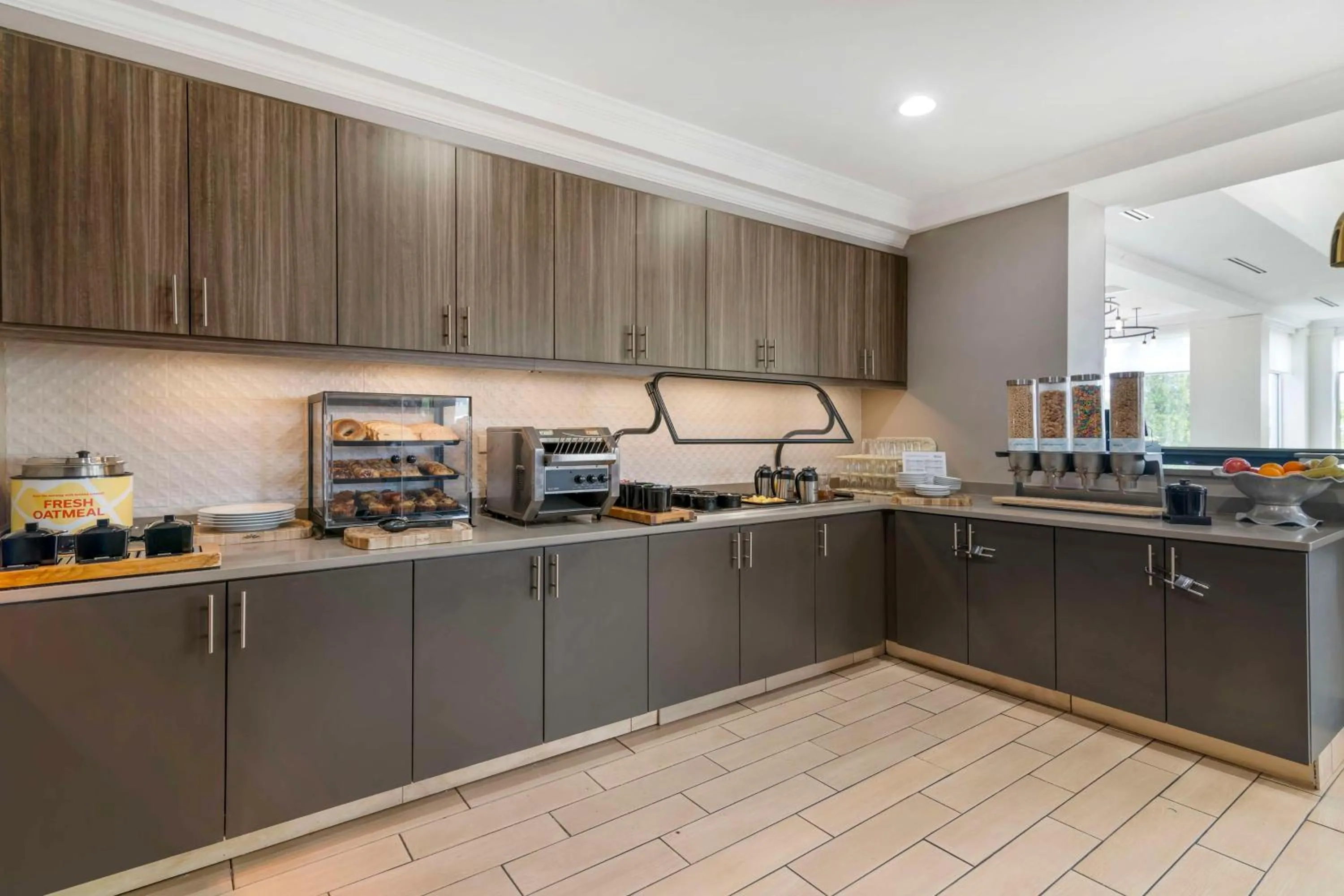 Breakfast in Hilton Garden Inn Portland Airport