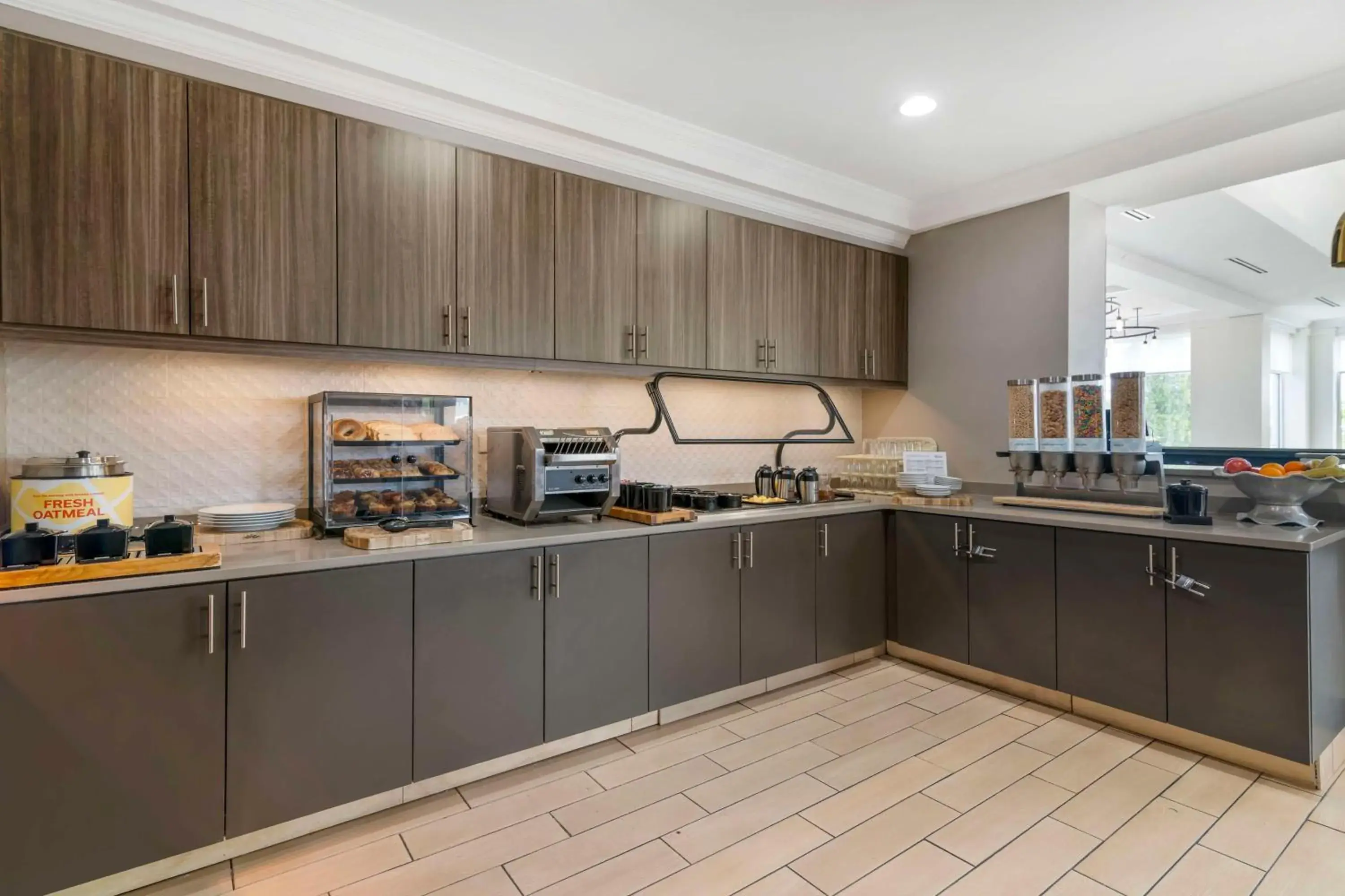 Breakfast in Hilton Garden Inn Portland Airport Breakfast in Hilton Garden Inn Portland Airport