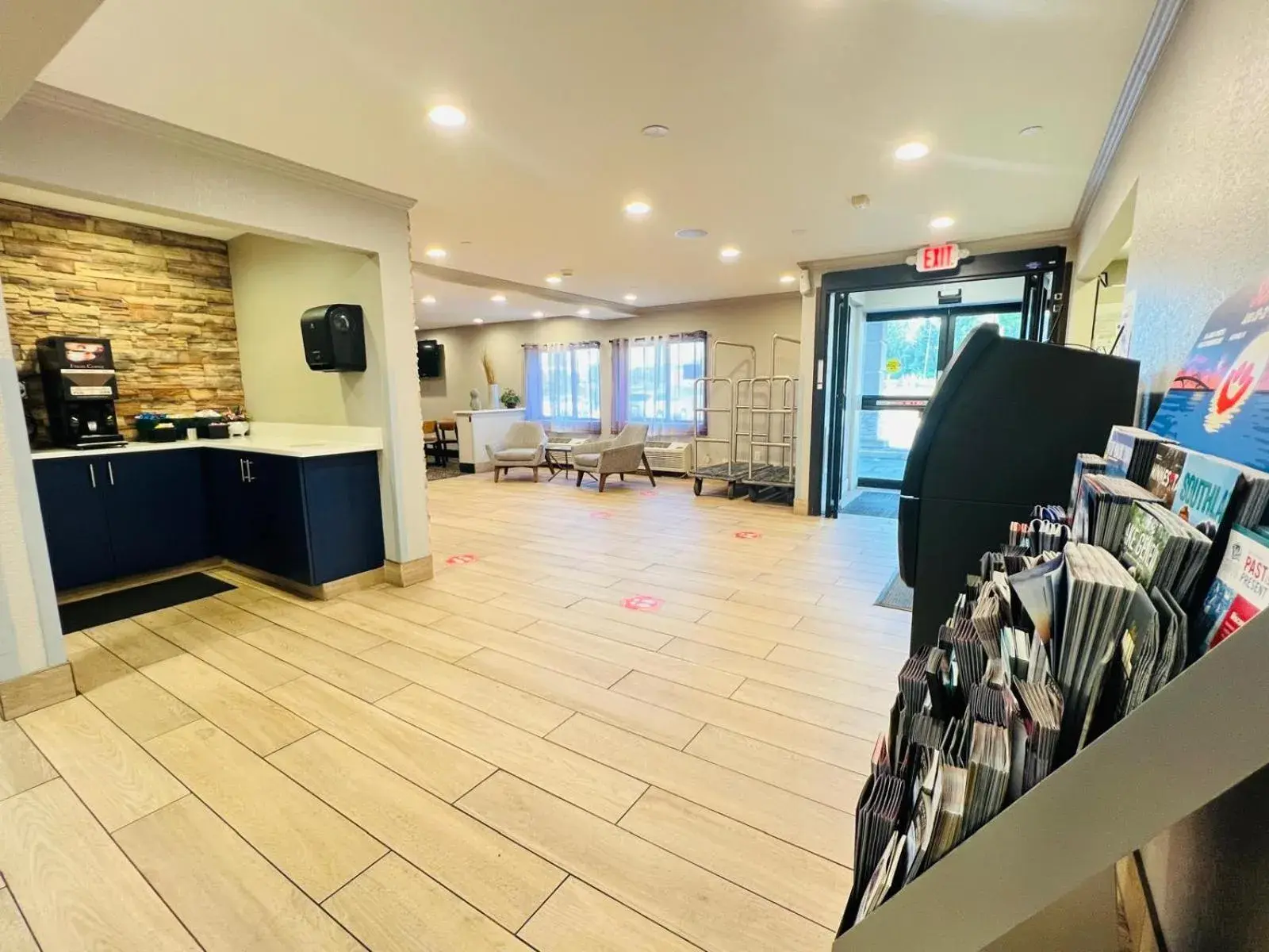 Lobby or reception in AmericInn by Wyndham Glendale Milwaukee Lobby or reception in AmericInn by Wyndham Glendale Milwaukee