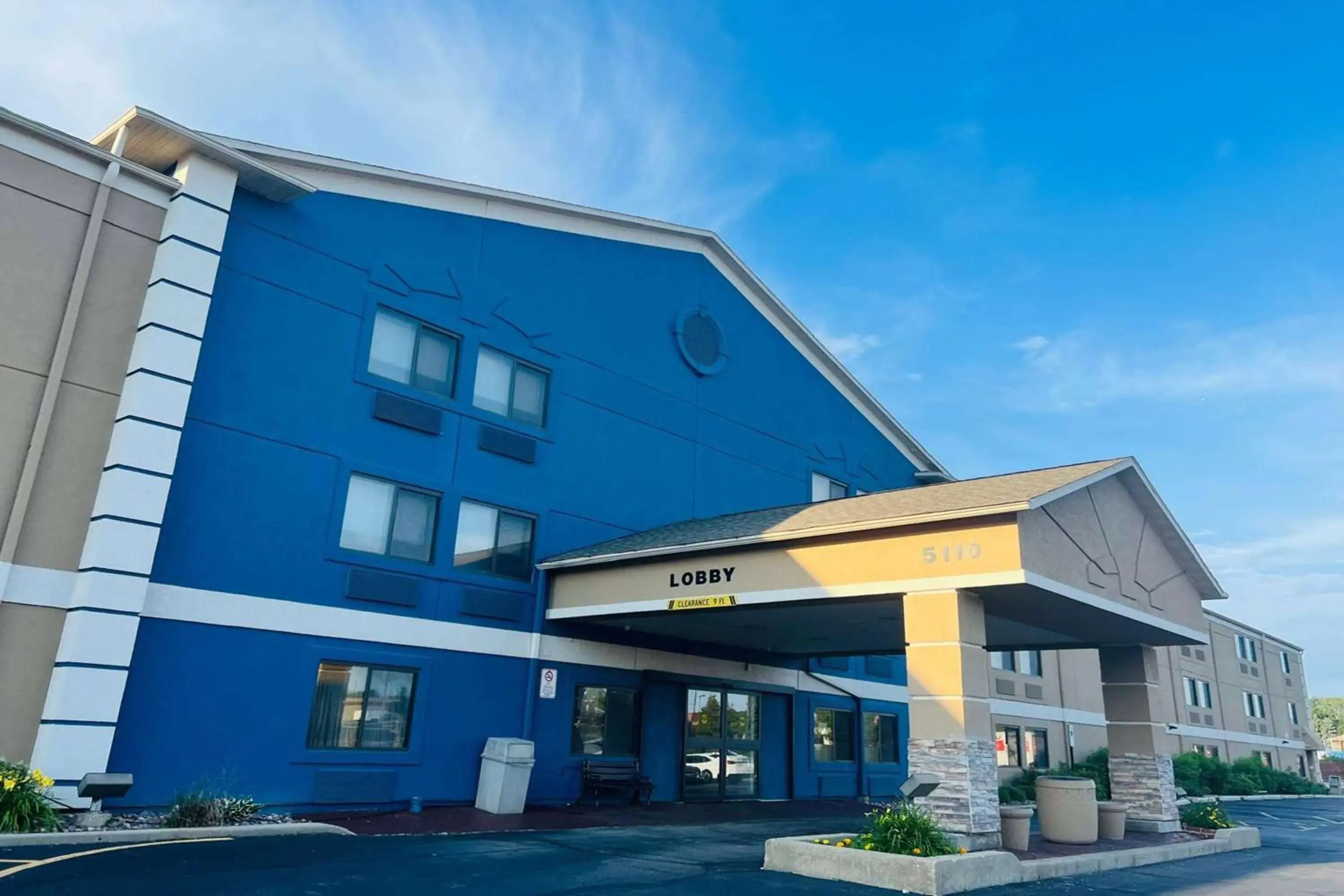 Property building in AmericInn by Wyndham Glendale Milwaukee Property building in AmericInn by Wyndham Glendale Milwaukee