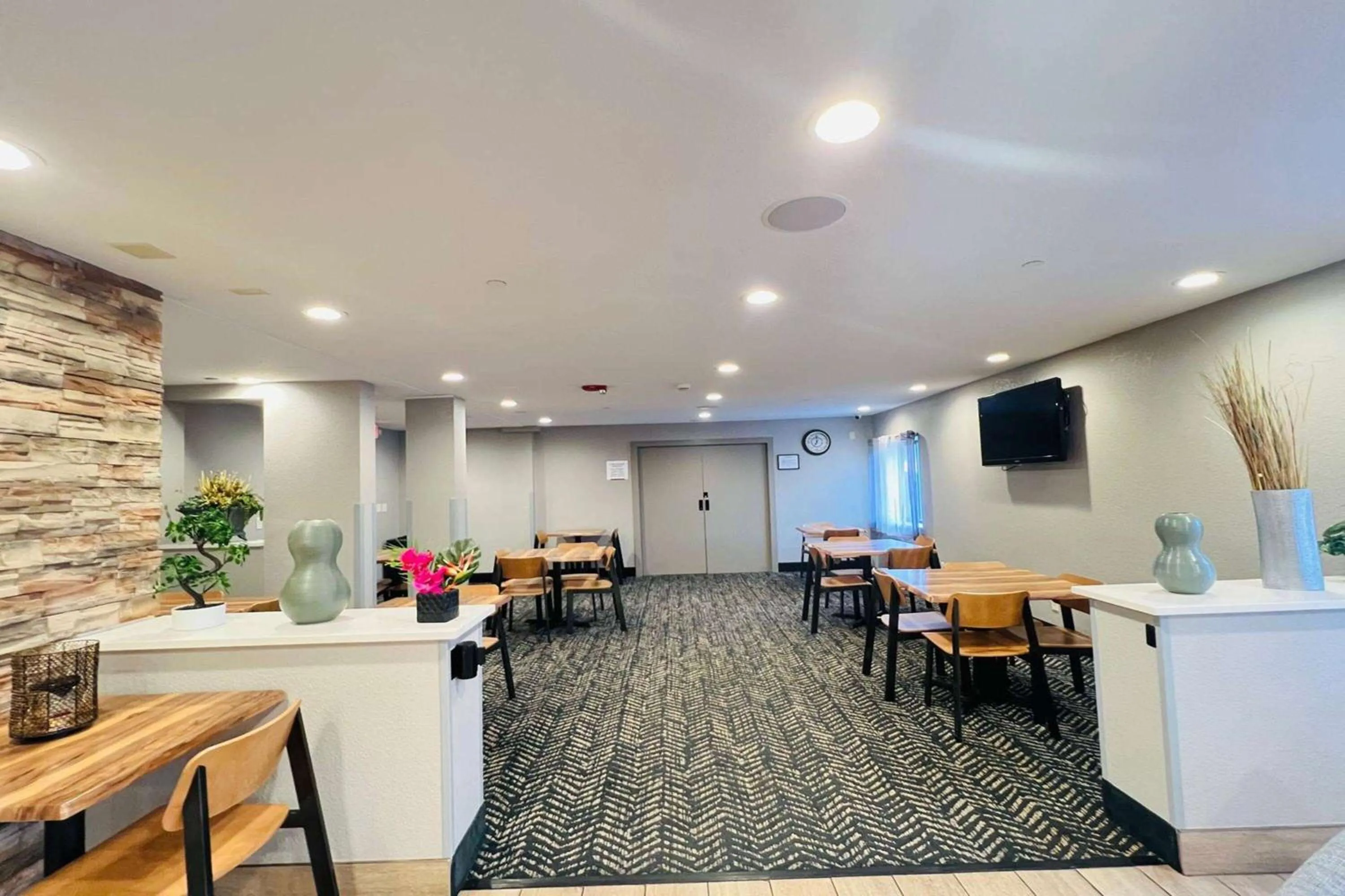 Breakfast in AmericInn by Wyndham Glendale Milwaukee