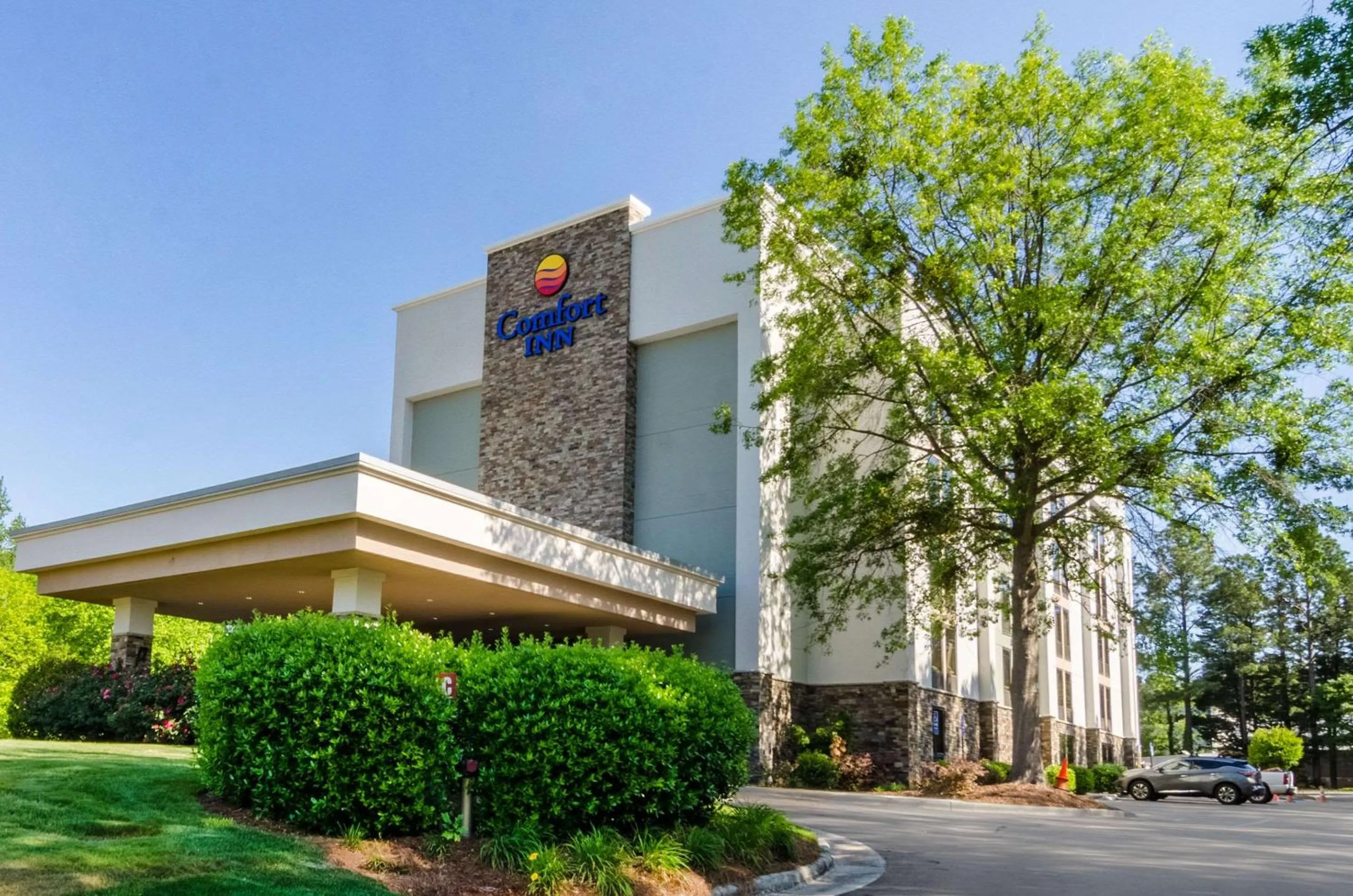 Property building in Comfort Inn Raleigh Midtown