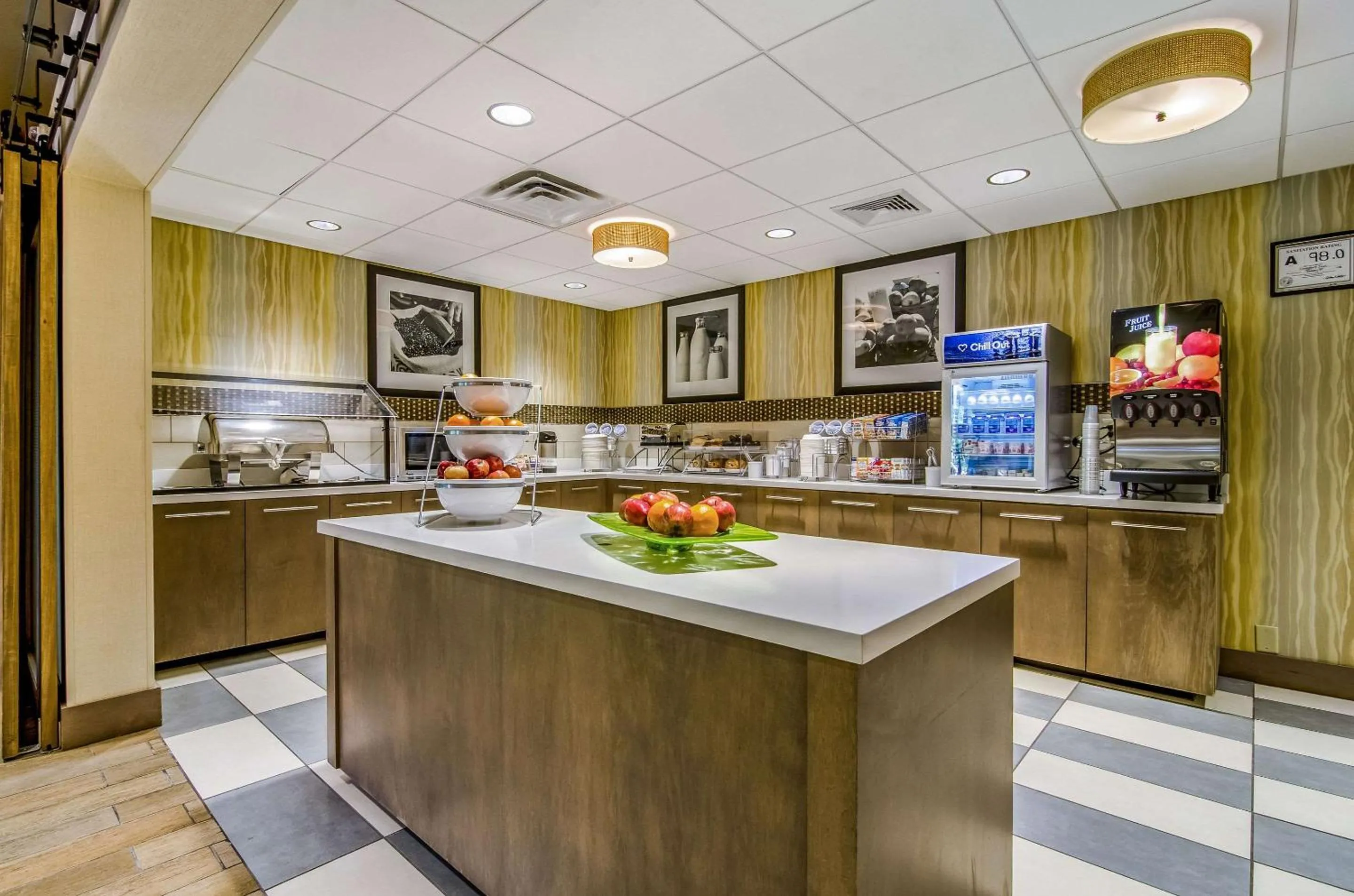 Breakfast in Comfort Inn Raleigh Midtown