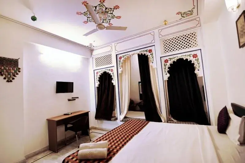 Bedroom, Bed in The Lake View Hotel- On Lake Pichola Bedroom, Bed in The Lake View Hotel- On Lake Pichola