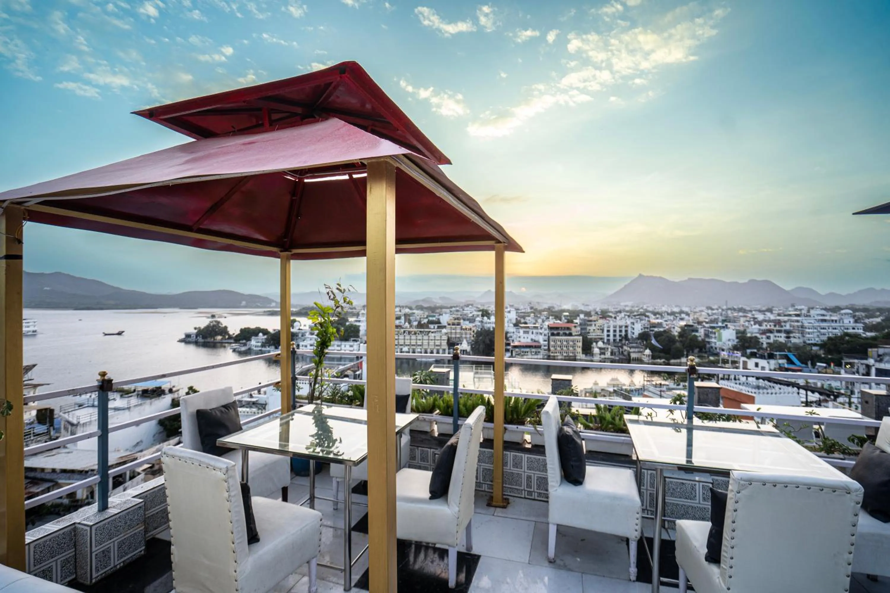 Restaurant/places to eat in The Lake View Hotel- On Lake Pichola