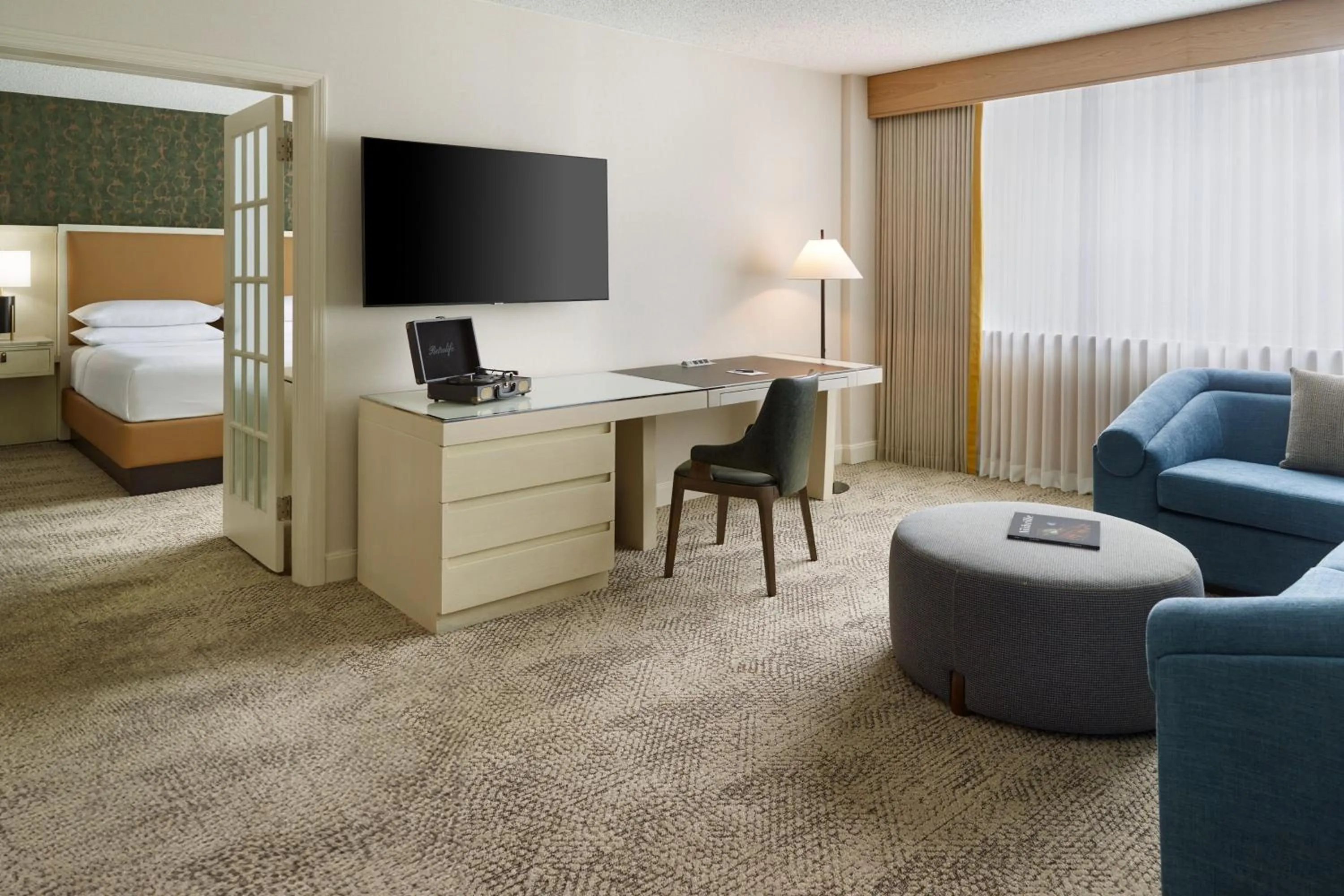 Living room, Bed in Sheraton Grand Nashville Downtown