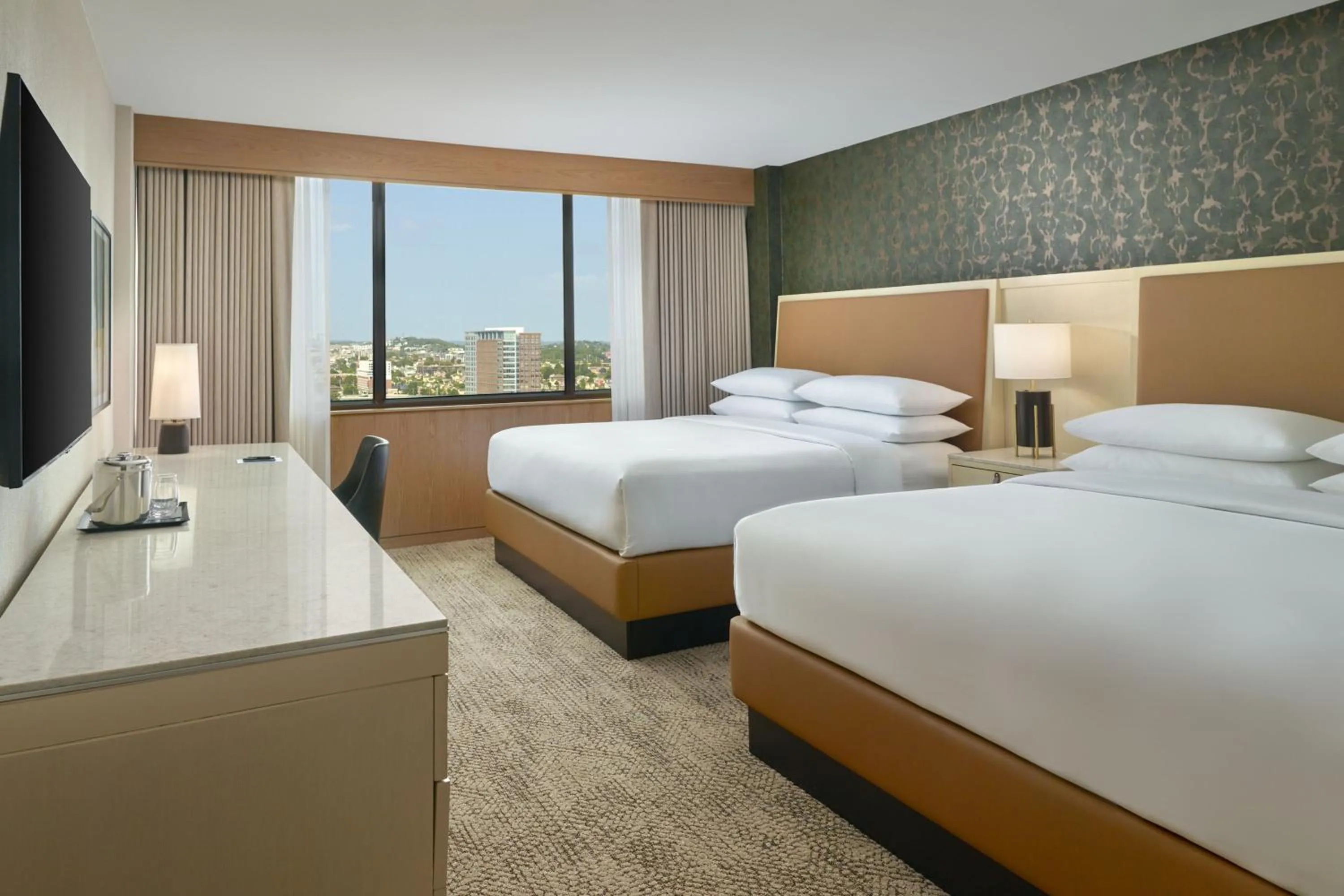 Photo of the whole room, Bed in Sheraton Grand Nashville Downtown