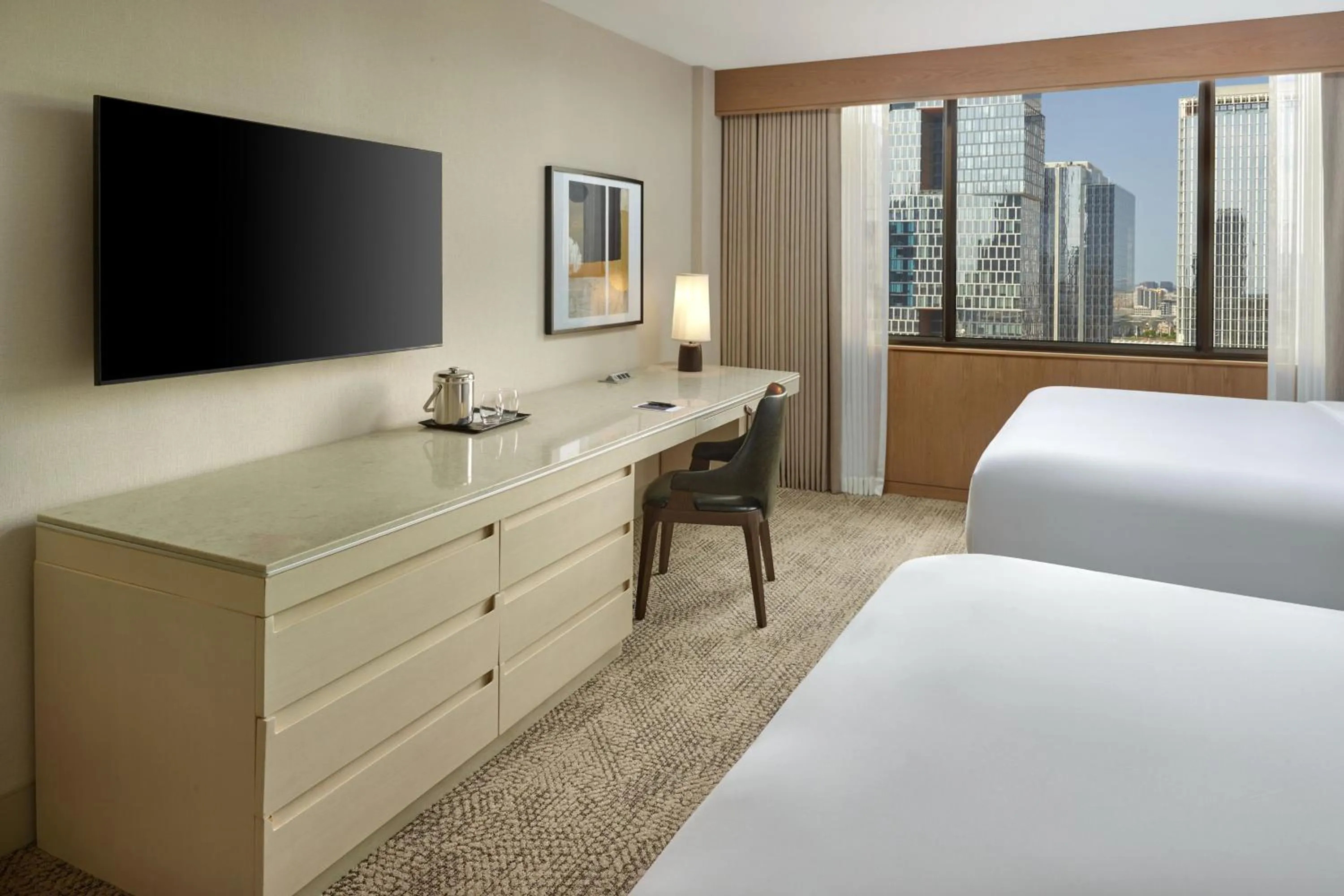 Photo of the whole room, Bed in Sheraton Grand Nashville Downtown