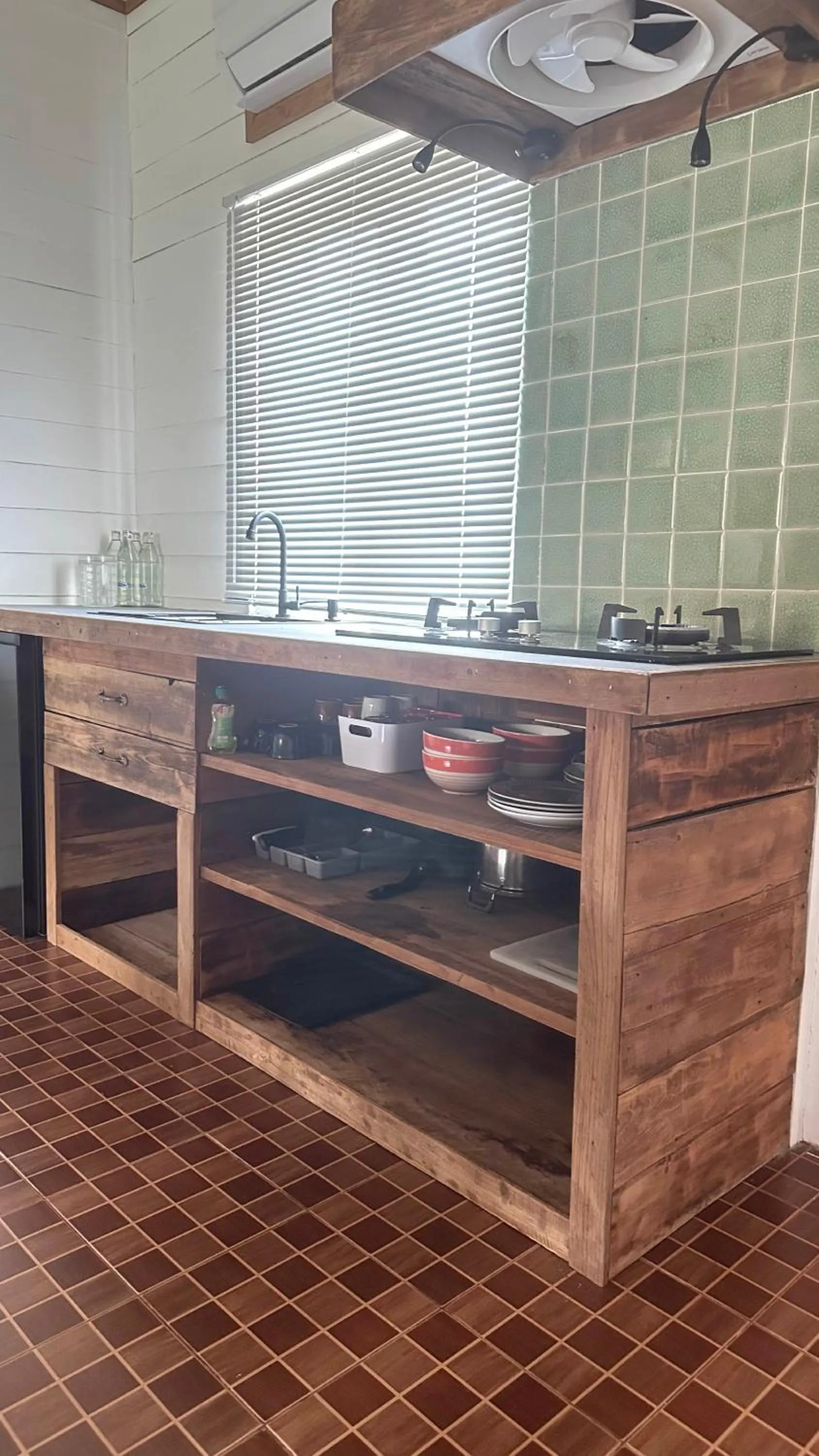 Kitchen or kitchenette in Sirita