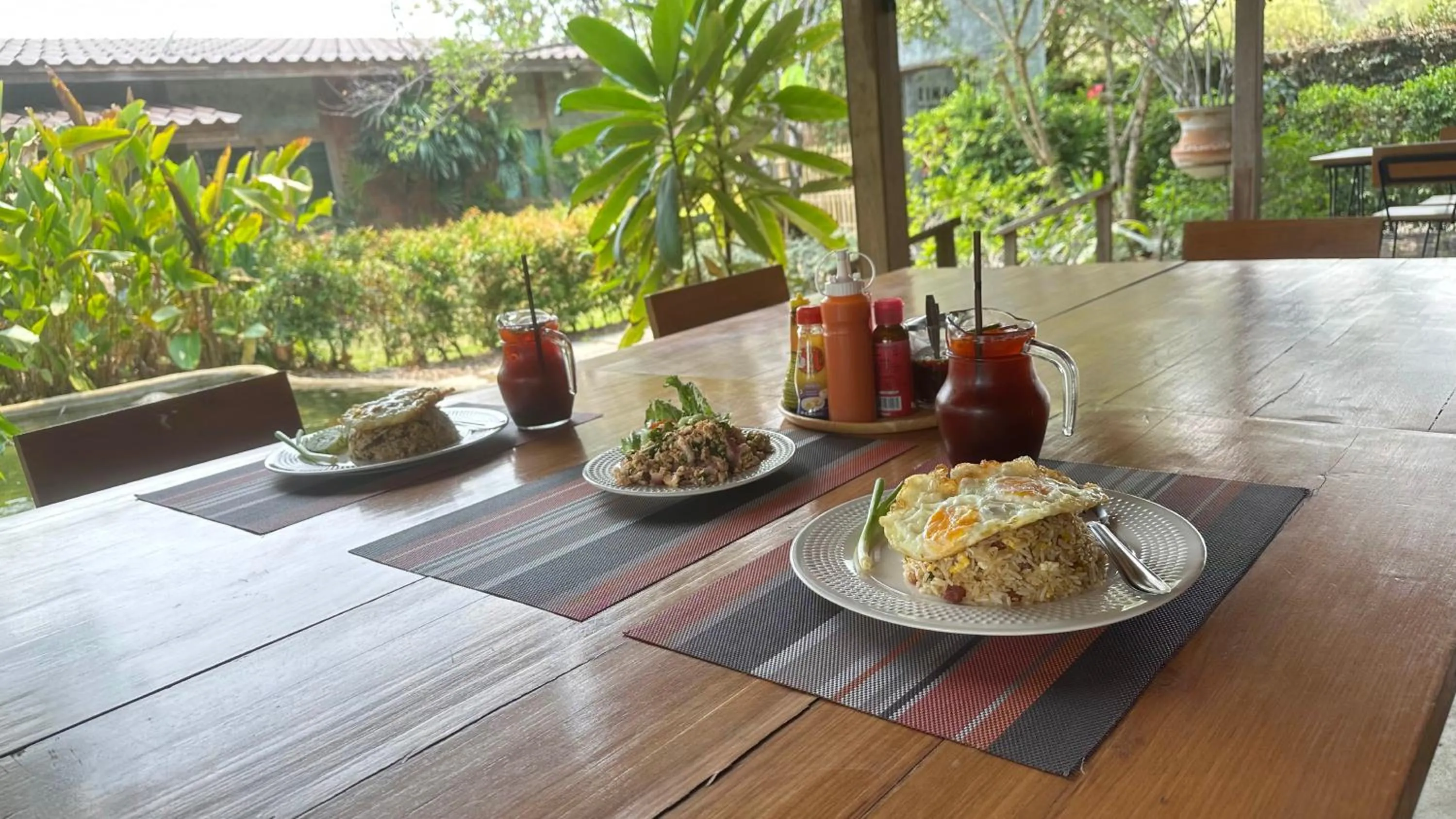 Restaurant/places to eat in Sirita