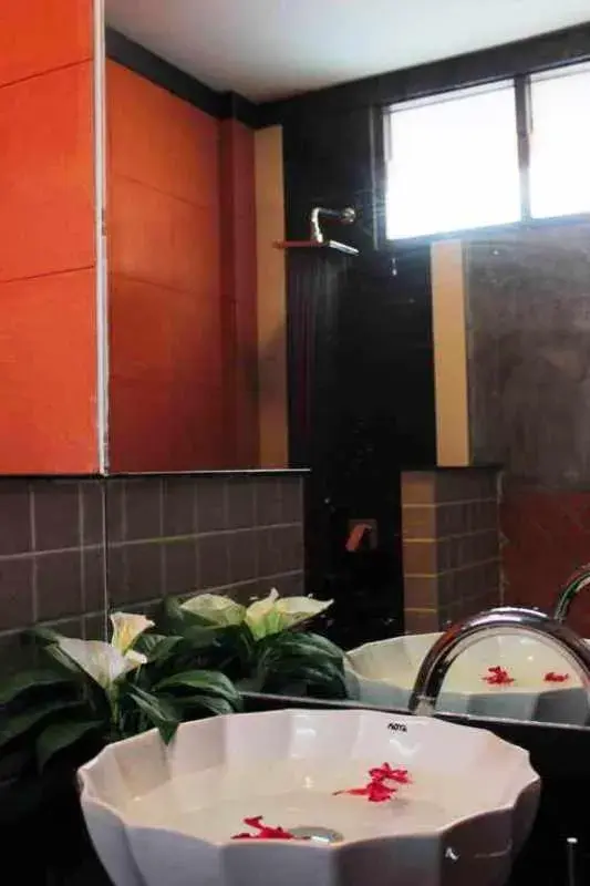 Bathroom in Peace Paradise Beach Bathroom in Peace Paradise Beach