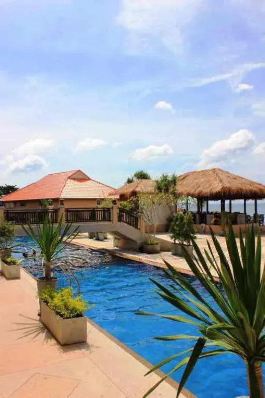 Swimming pool in Peace Paradise Beach Swimming pool in Peace Paradise Beach