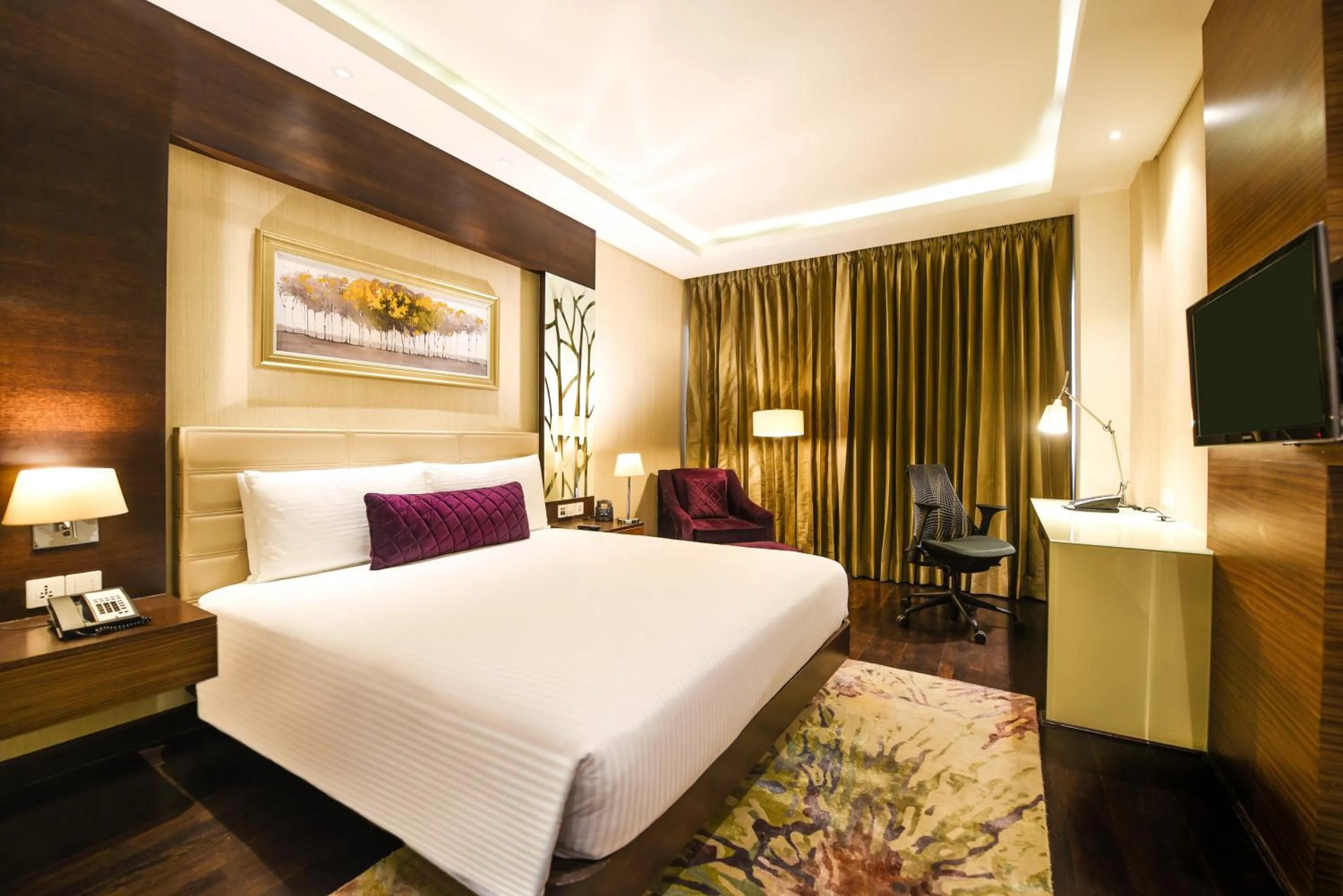 Bed in DoubleTree by Hilton Gurugram Baani Square