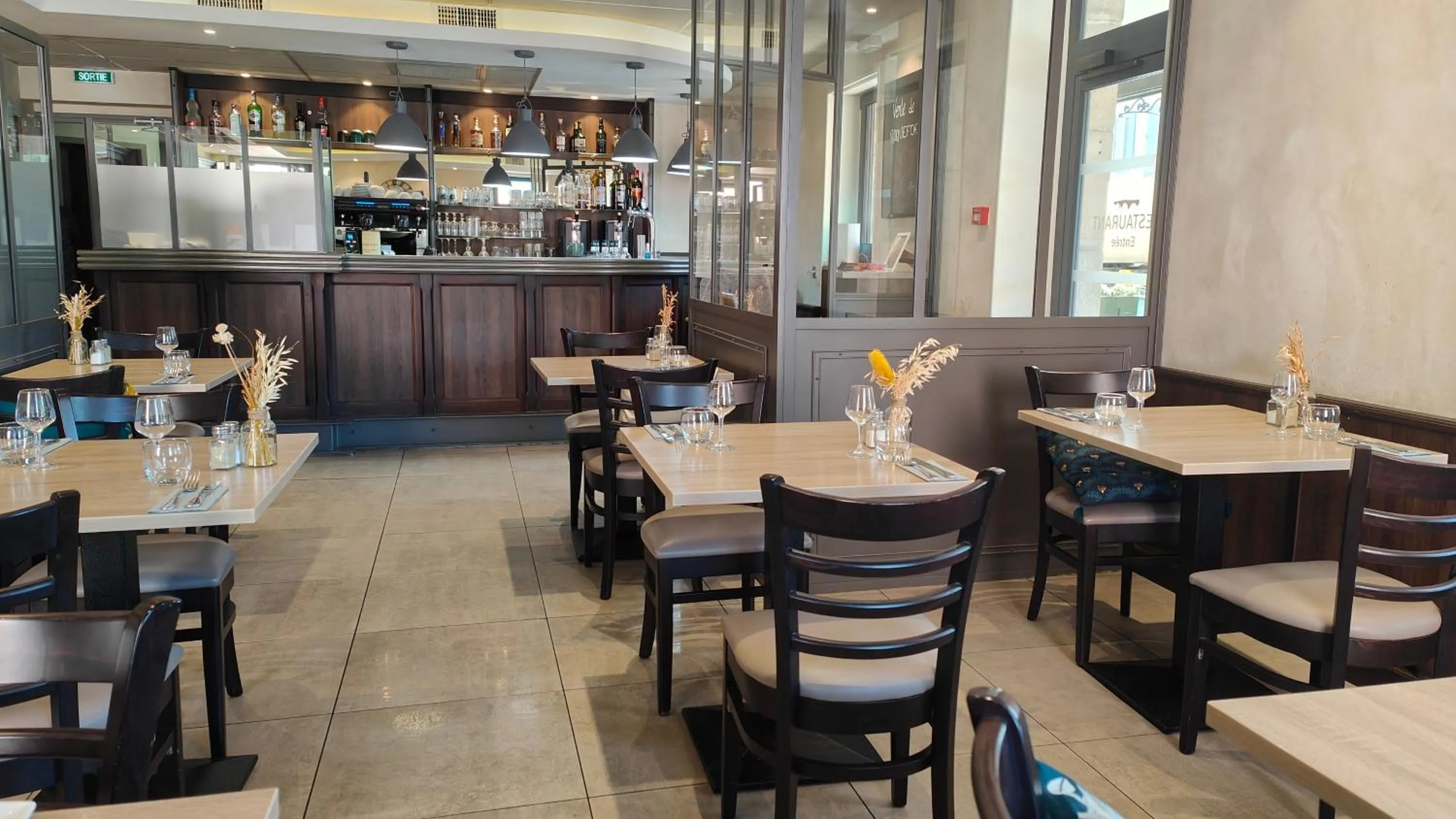 Restaurant/places to eat in Hotel Le Pont Neuf