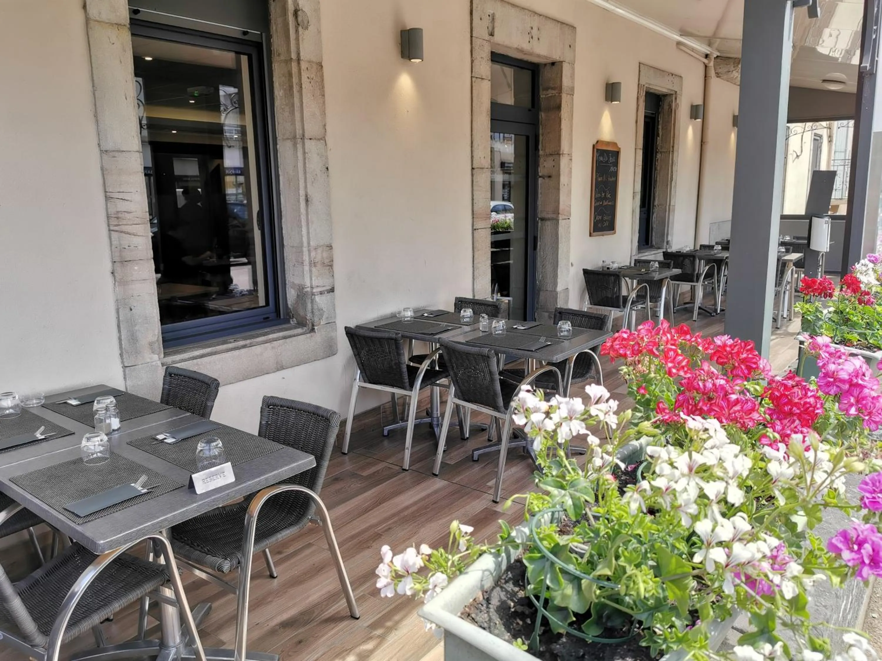 Restaurant/places to eat in Hotel Le Pont Neuf