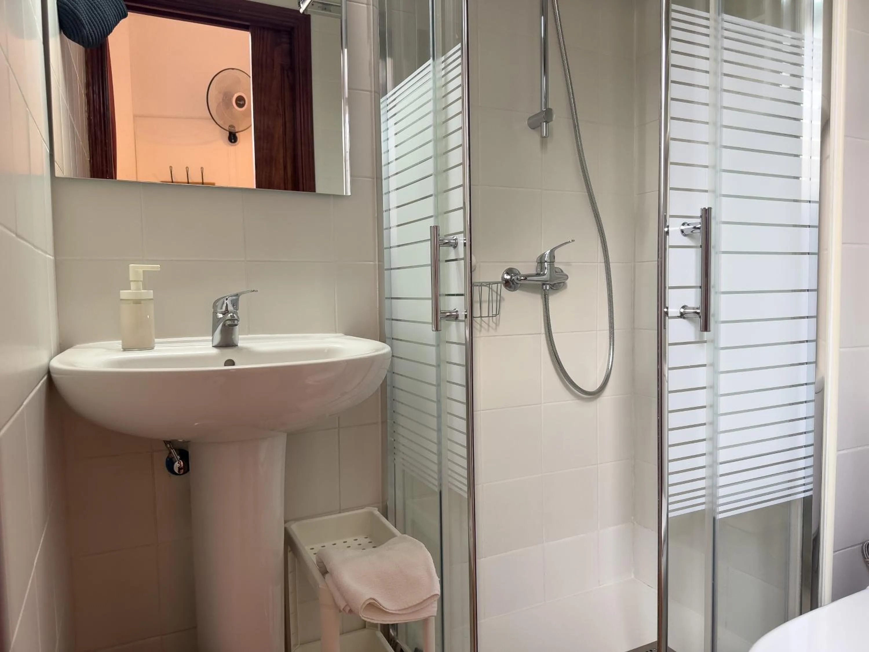 Shower in Tabaiba Guesthouse